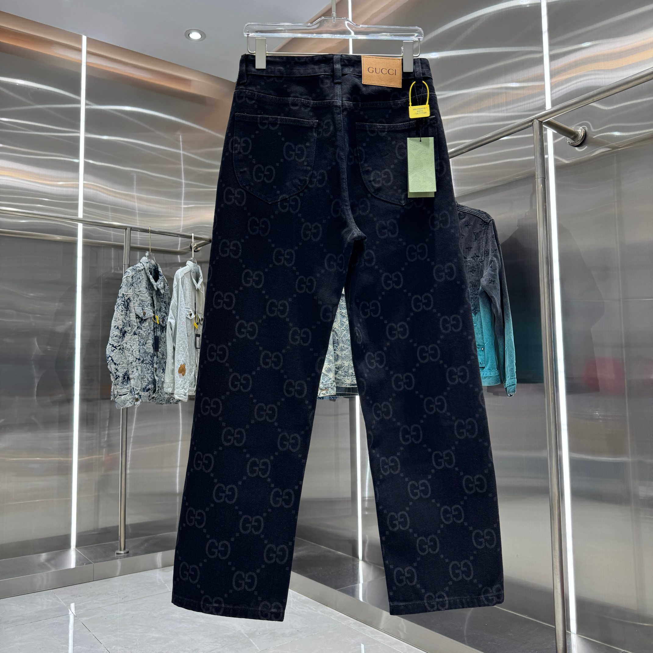 Gucci 古奇 G家 满身LOGO老花直筒牛仔裤不同水洗质感的款式 对腿细腿粗人士十分友好