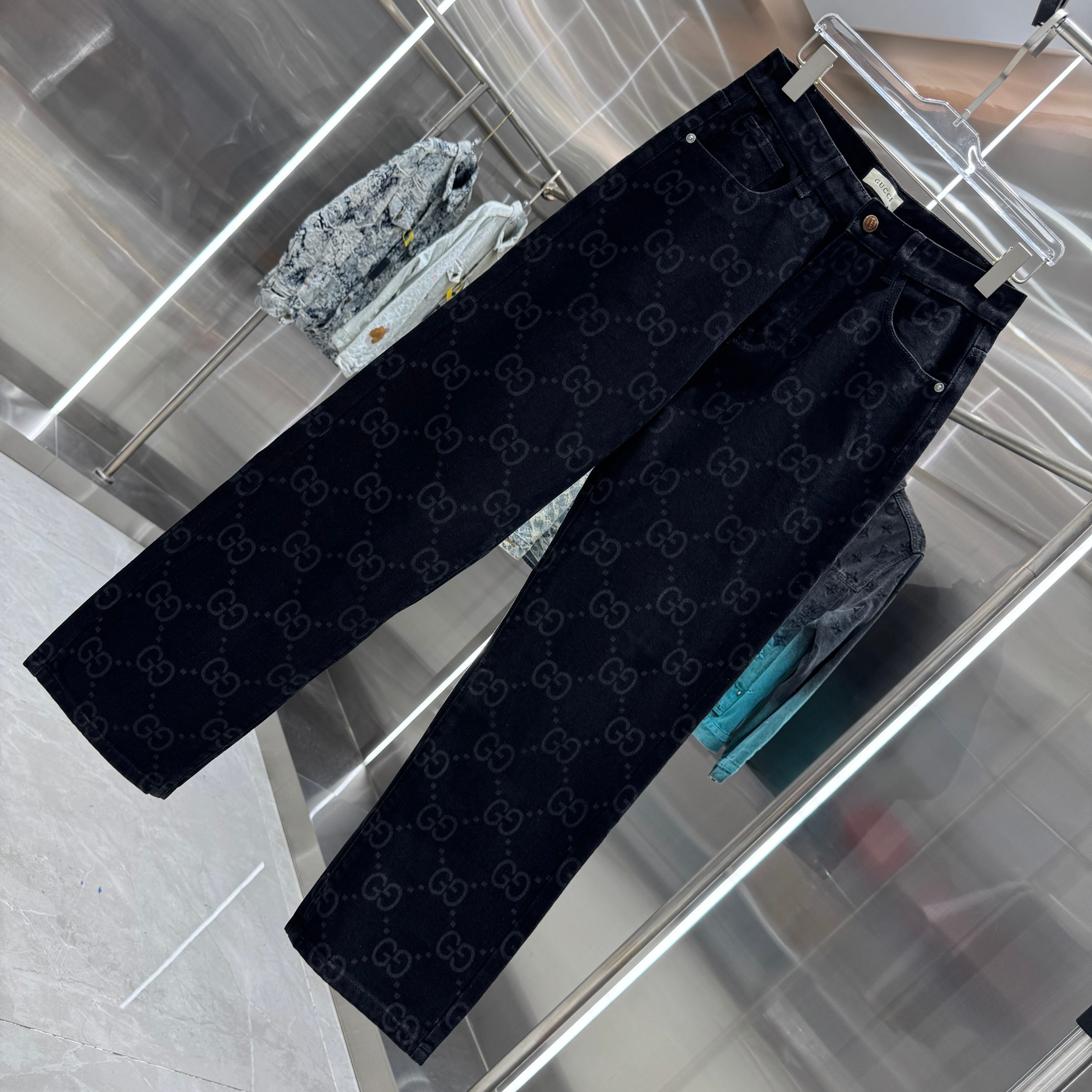 Gucci 古奇 G家 满身LOGO老花直筒牛仔裤不同水洗质感的款式 对腿细腿粗人士十分友好