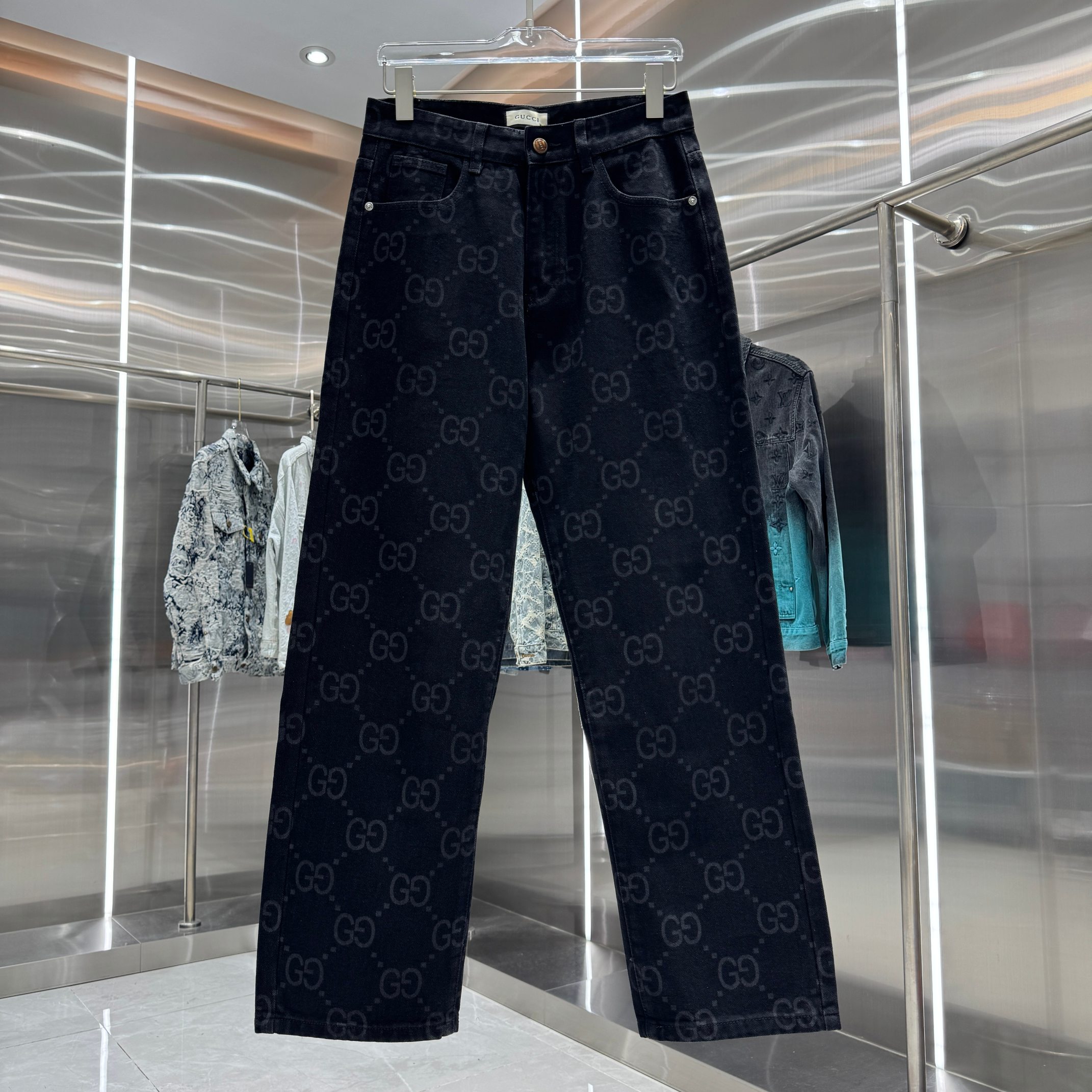 Gucci 古奇 G家 满身LOGO老花直筒牛仔裤不同水洗质感的款式 对腿细腿粗人士十分友好