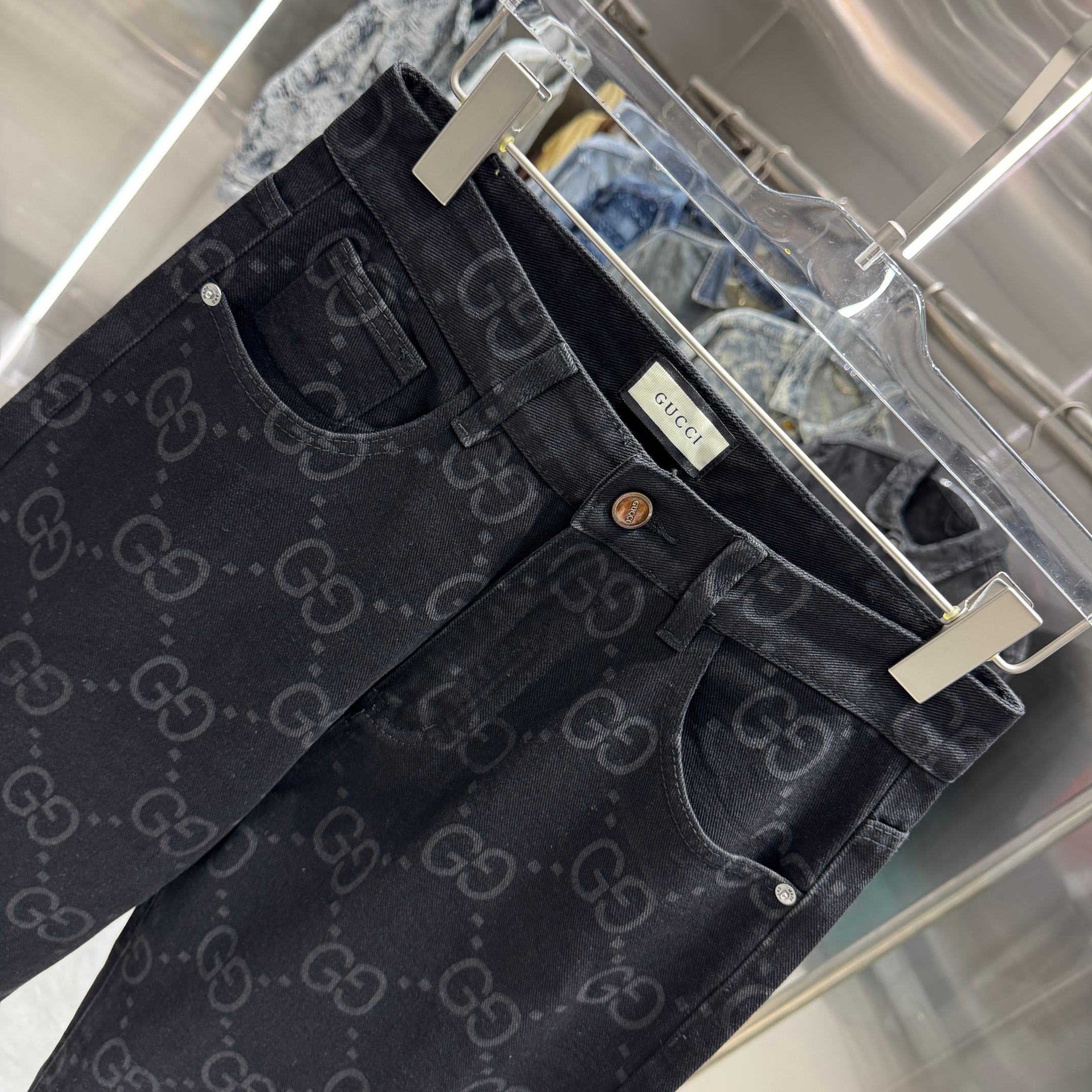 Gucci 古奇 G家 满身LOGO老花直筒牛仔裤不同水洗质感的款式 对腿细腿粗人士十分友好