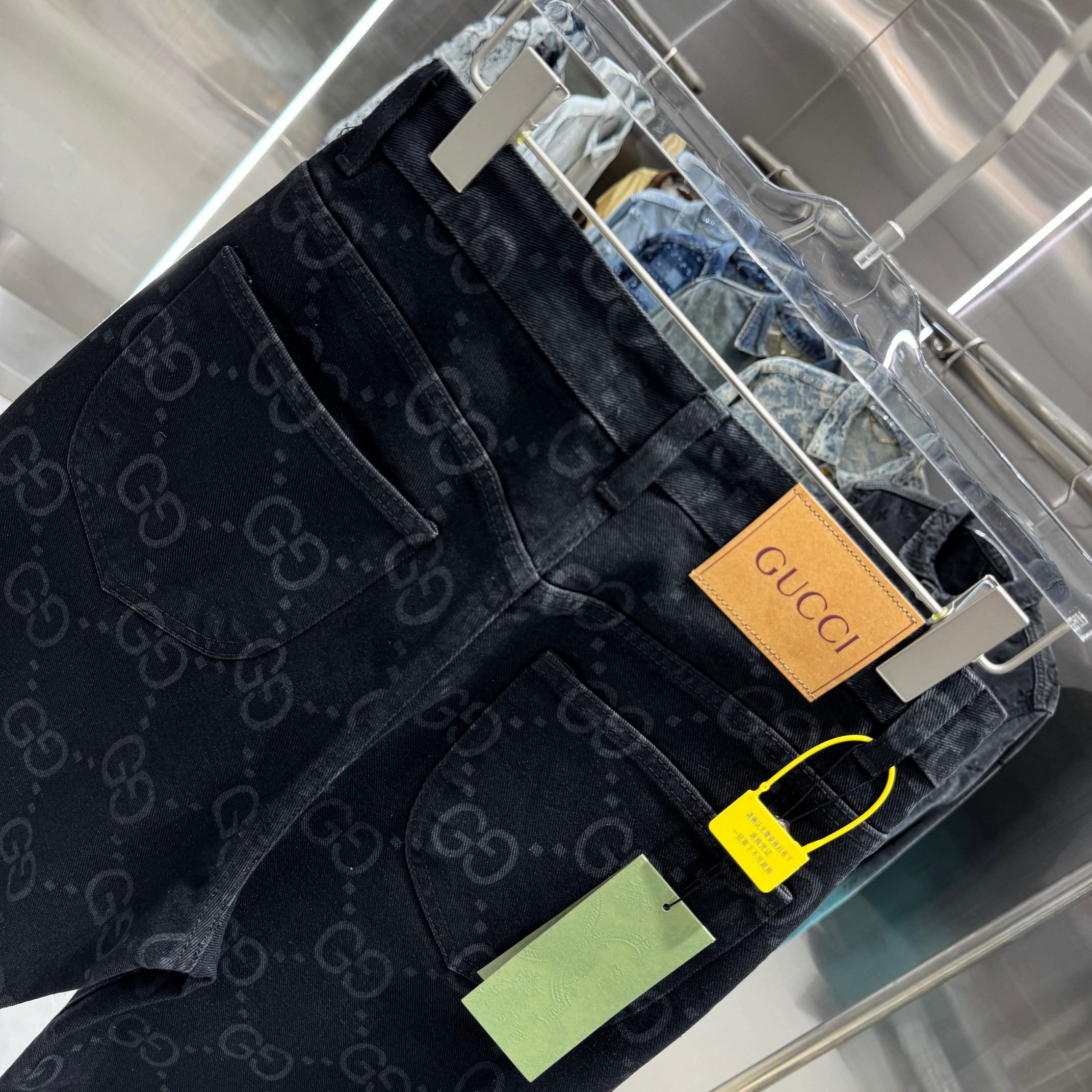 Gucci 古奇 G家 满身LOGO老花直筒牛仔裤不同水洗质感的款式 对腿细腿粗人士十分友好