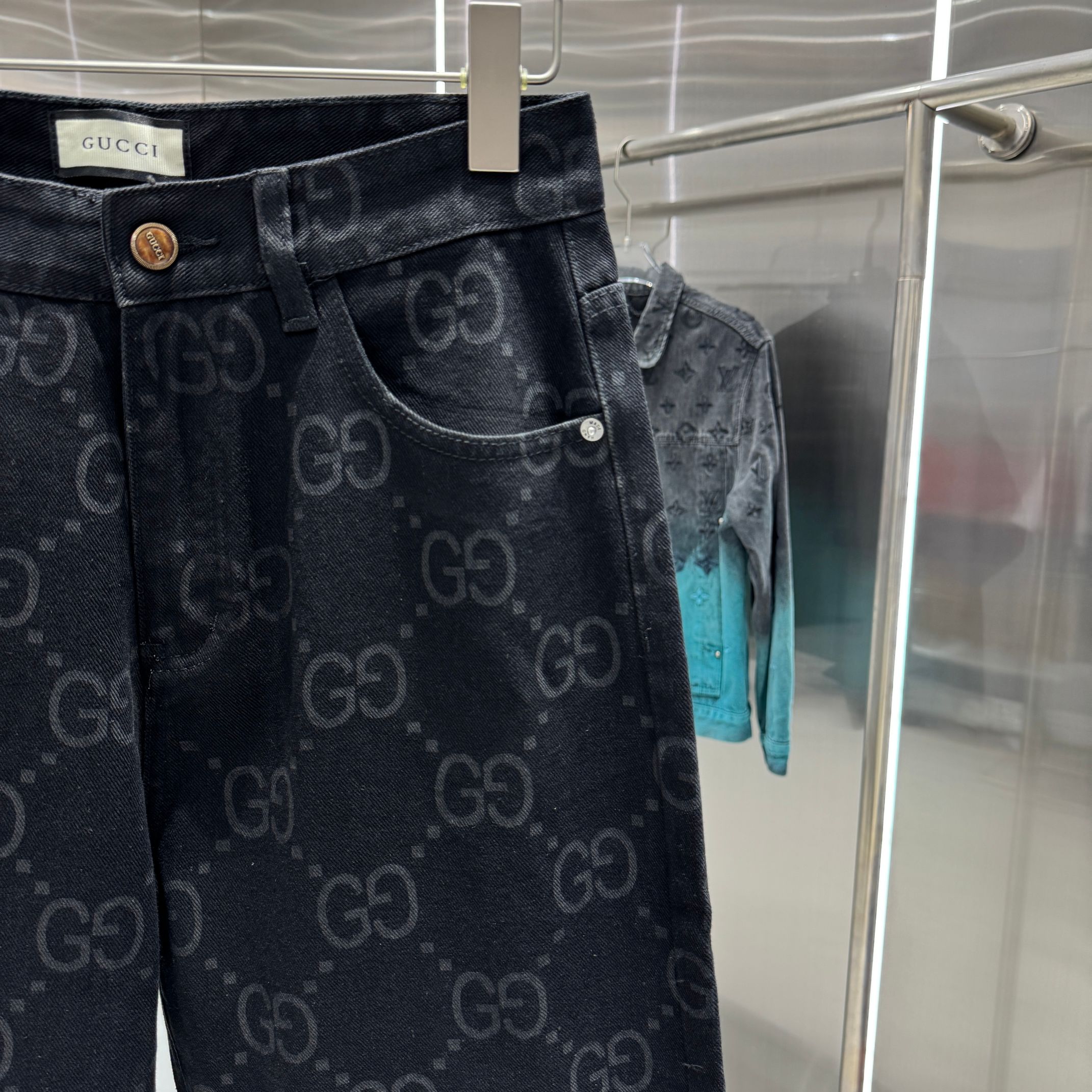 Gucci 古奇 G家 满身LOGO老花直筒牛仔裤不同水洗质感的款式 对腿细腿粗人士十分友好
