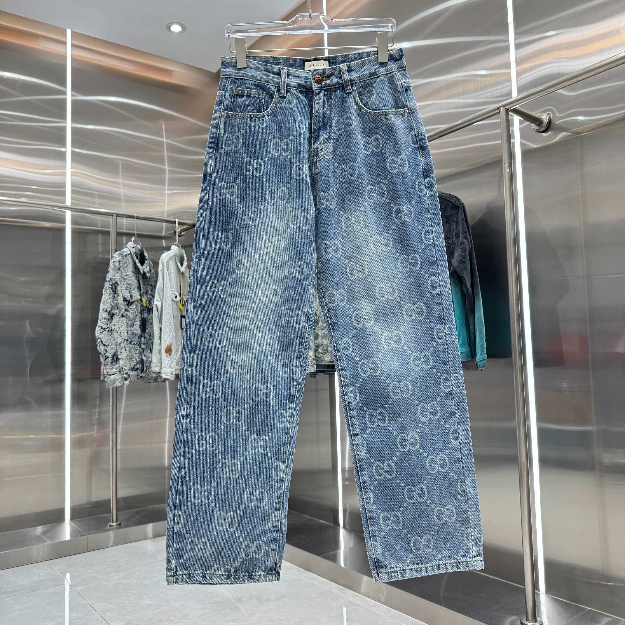 Gucci 古奇 G家 满身LOGO老花直筒牛仔裤不同水洗质感的款式 对腿细腿粗人士十分友好