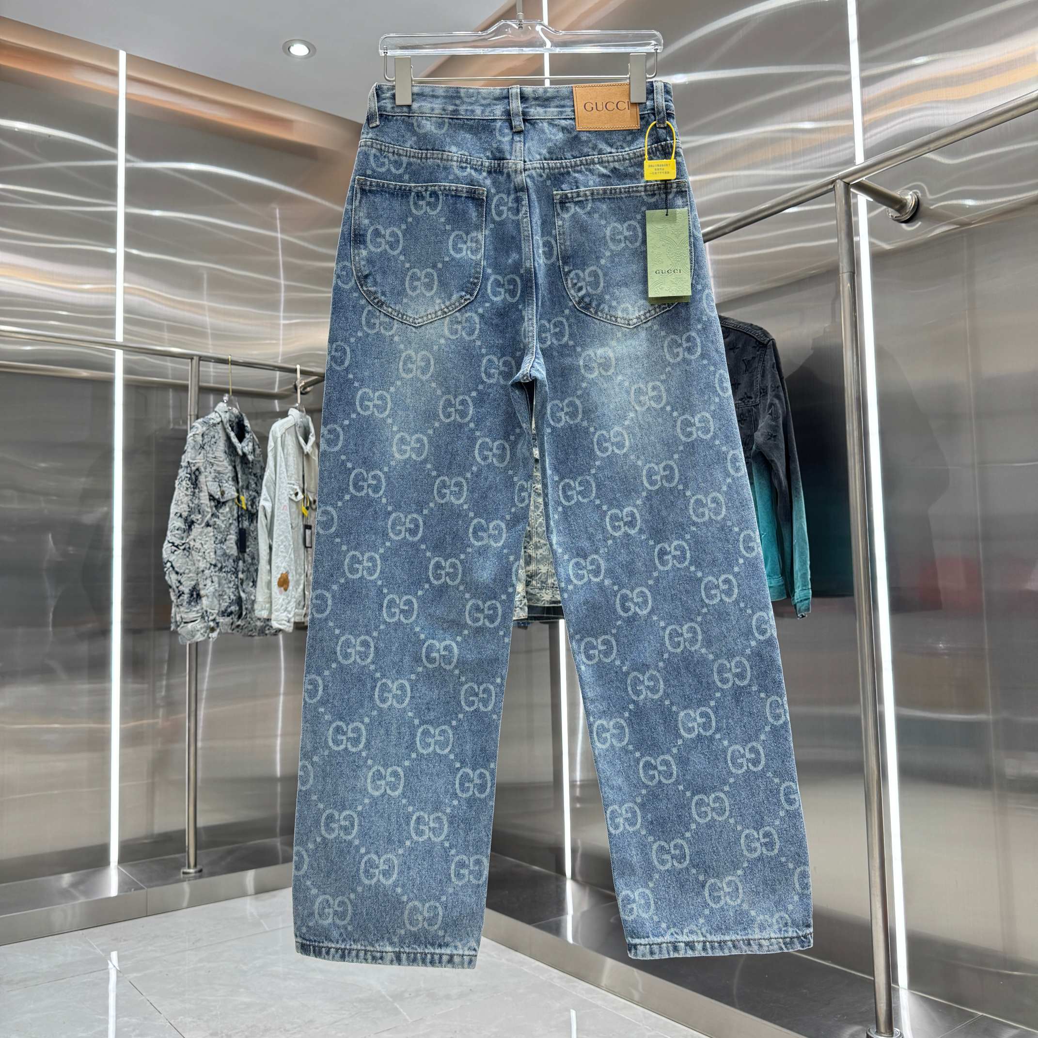 Gucci 古奇 G家 满身LOGO老花直筒牛仔裤不同水洗质感的款式 对腿细腿粗人士十分友好