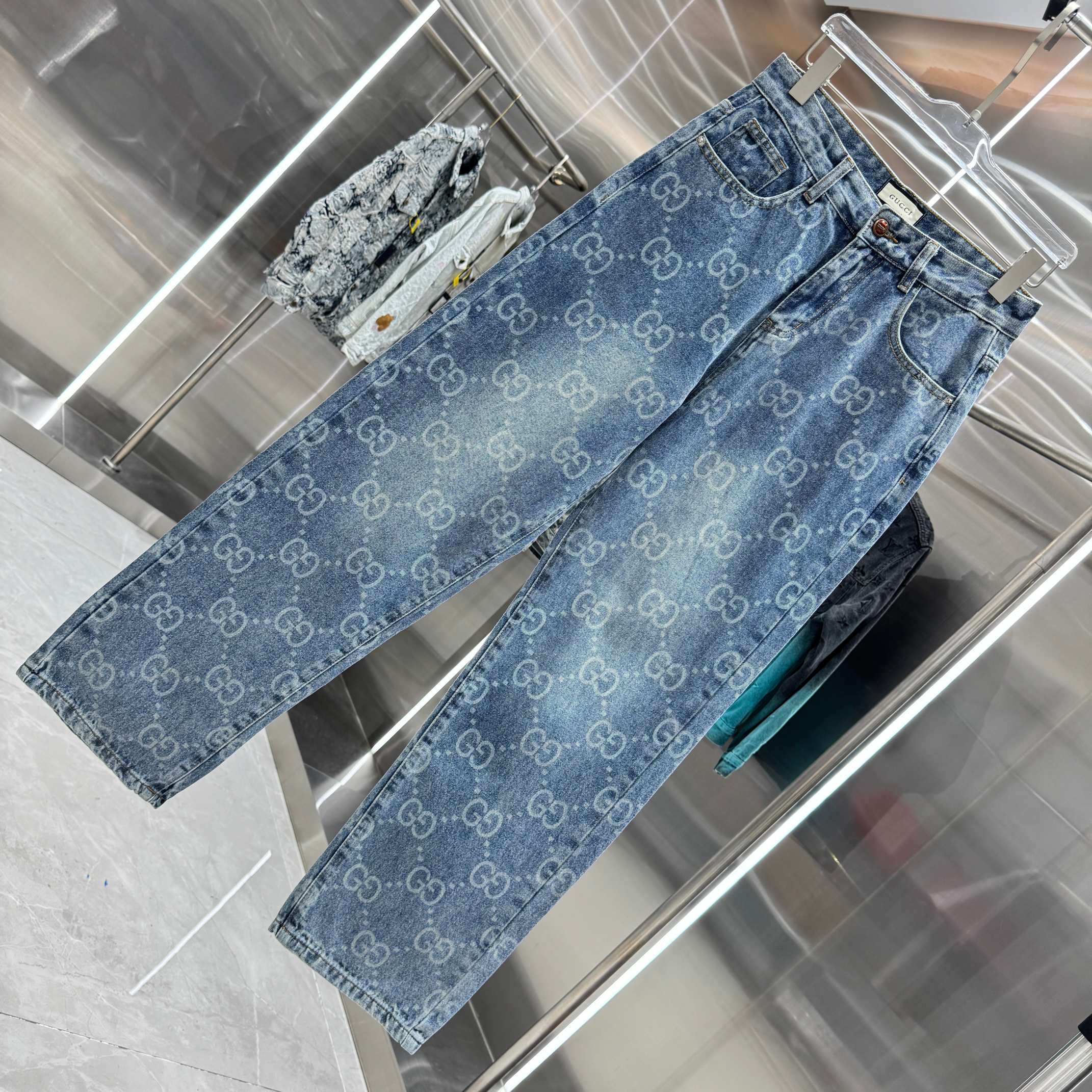 Gucci 古奇 G家 满身LOGO老花直筒牛仔裤不同水洗质感的款式 对腿细腿粗人士十分友好