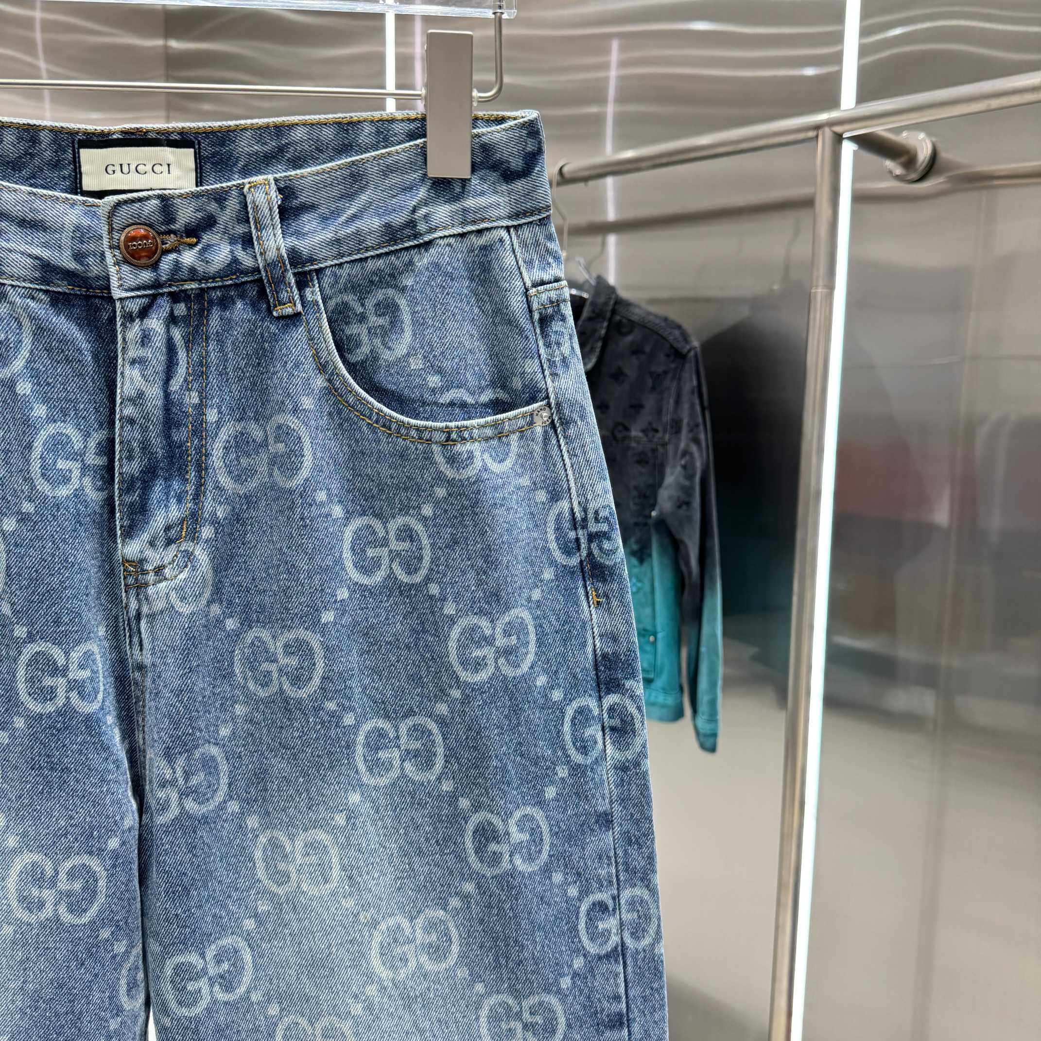 Gucci 古奇 G家 满身LOGO老花直筒牛仔裤不同水洗质感的款式 对腿细腿粗人士十分友好