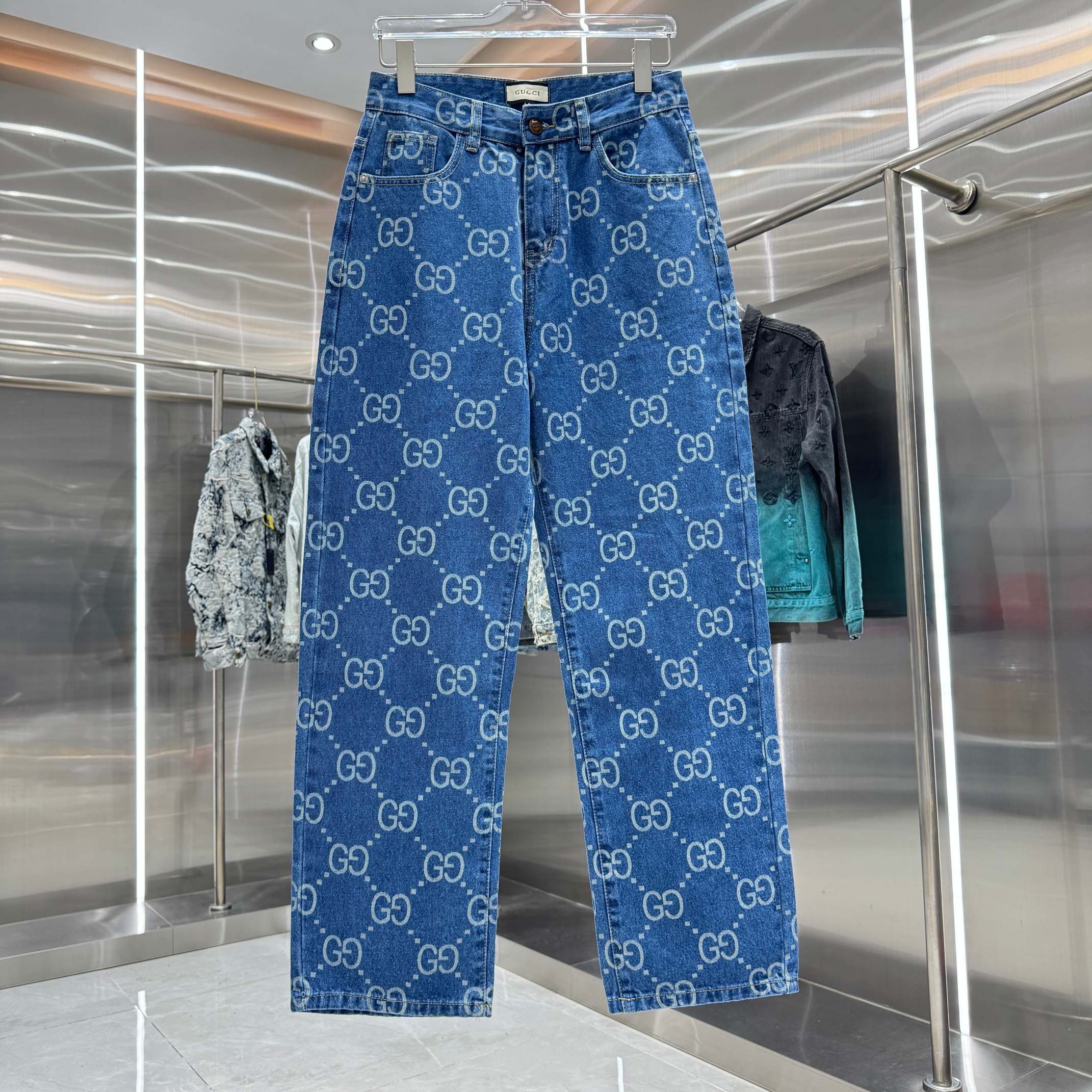 Gucci 古奇 G家 满身LOGO老花直筒牛仔裤不同水洗质感的款式 对腿细腿粗人士十分友好