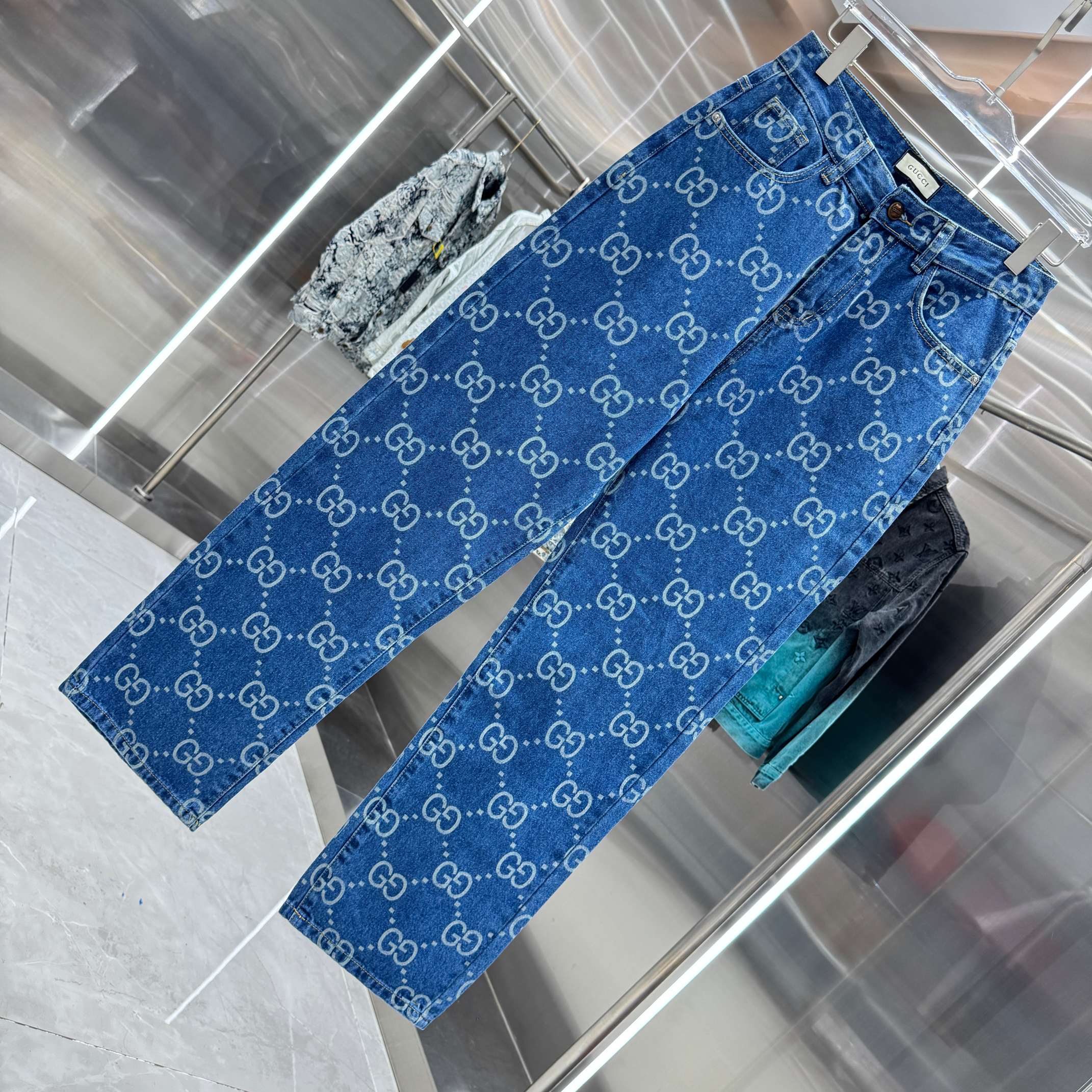 Gucci 古奇 G家 满身LOGO老花直筒牛仔裤不同水洗质感的款式 对腿细腿粗人士十分友好