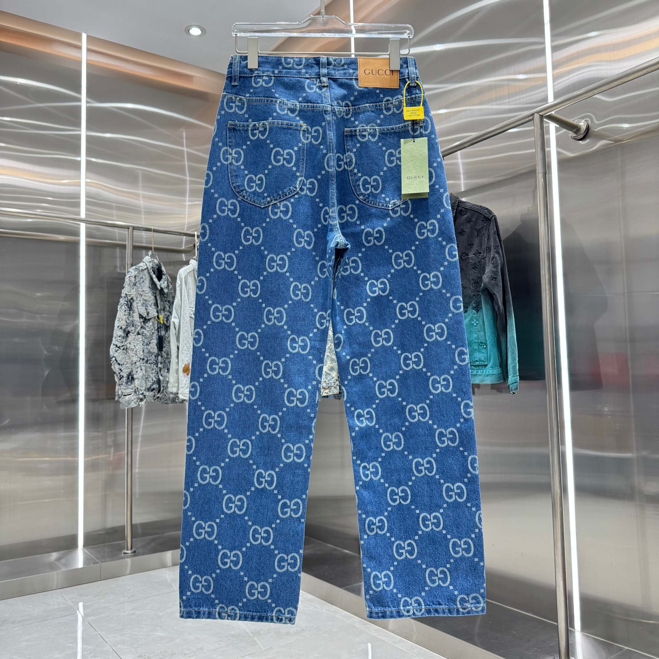 Gucci 古奇 G家 满身LOGO老花直筒牛仔裤不同水洗质感的款式 对腿细腿粗人士十分友好