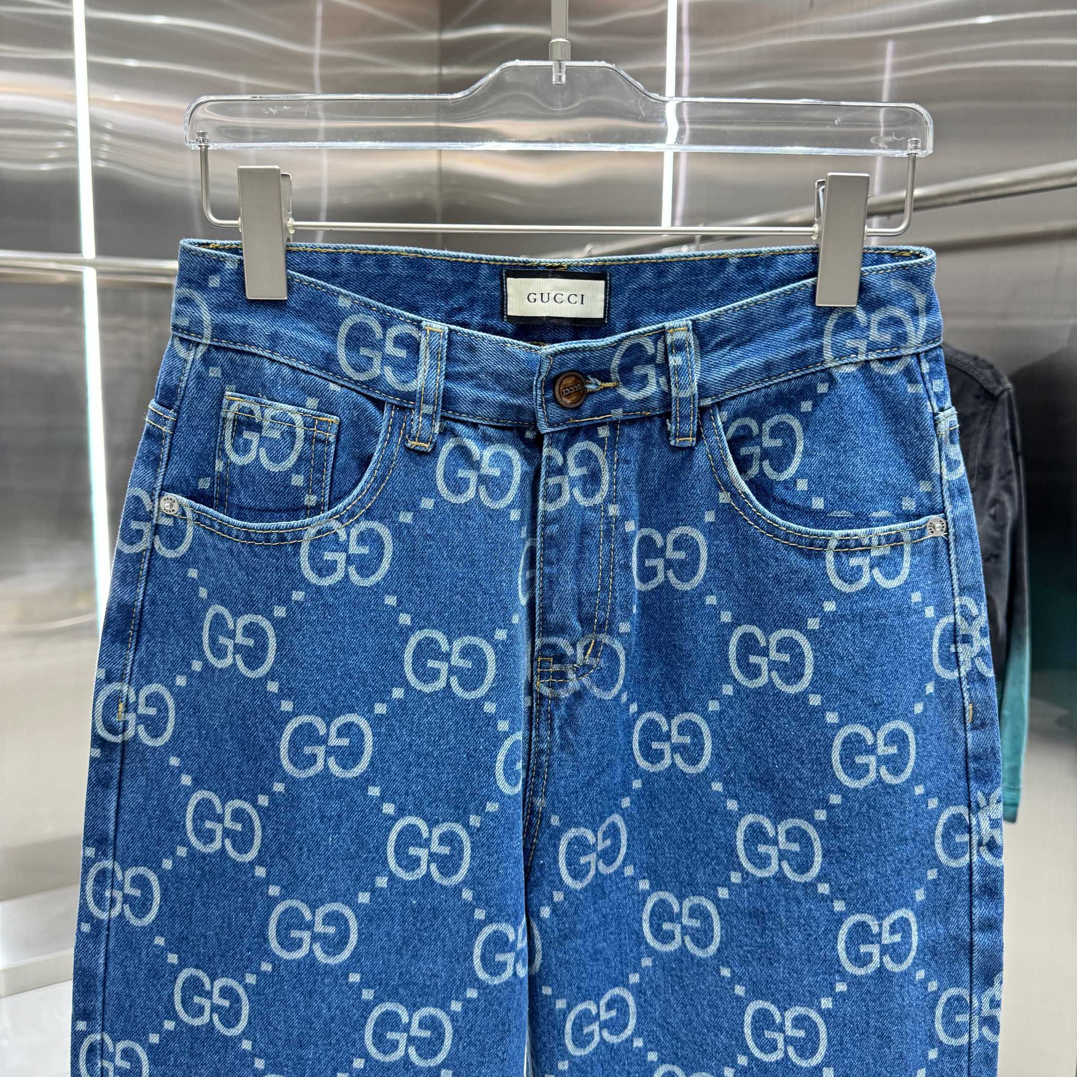 Gucci 古奇 G家 满身LOGO老花直筒牛仔裤不同水洗质感的款式 对腿细腿粗人士十分友好