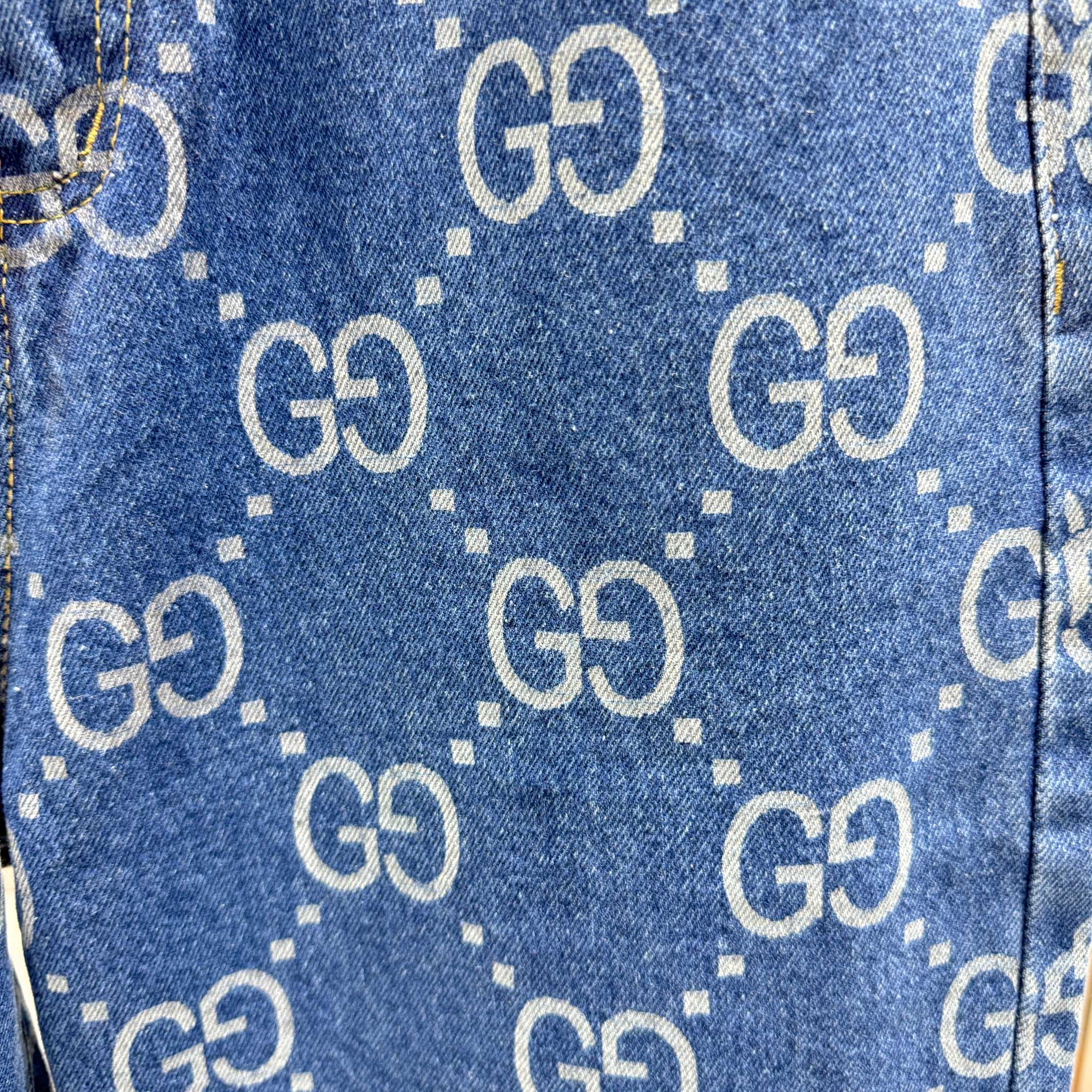 Gucci 古奇 G家 满身LOGO老花直筒牛仔裤不同水洗质感的款式 对腿细腿粗人士十分友好