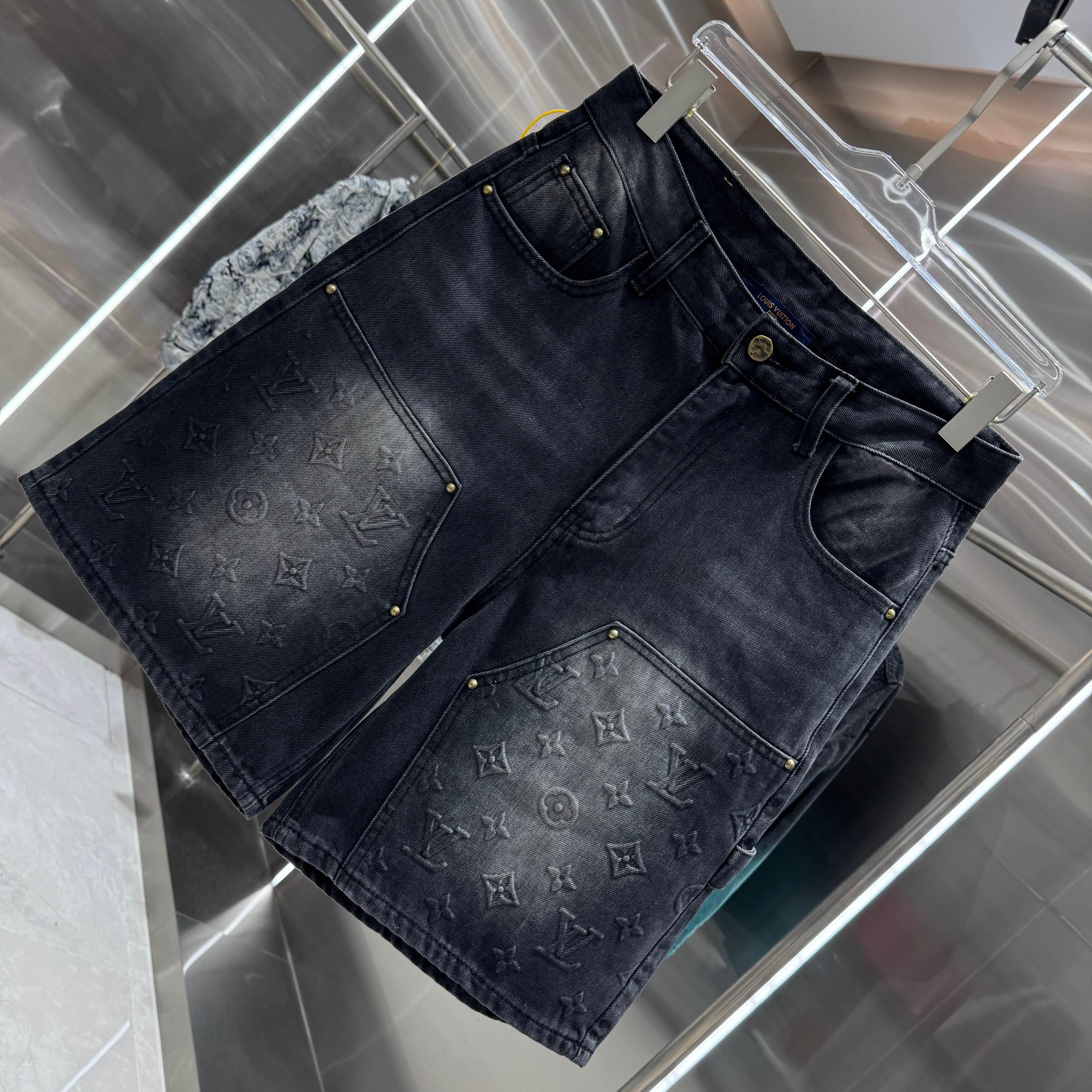 Louis Vuitton LV路易威登白色压花牛仔裤短裤