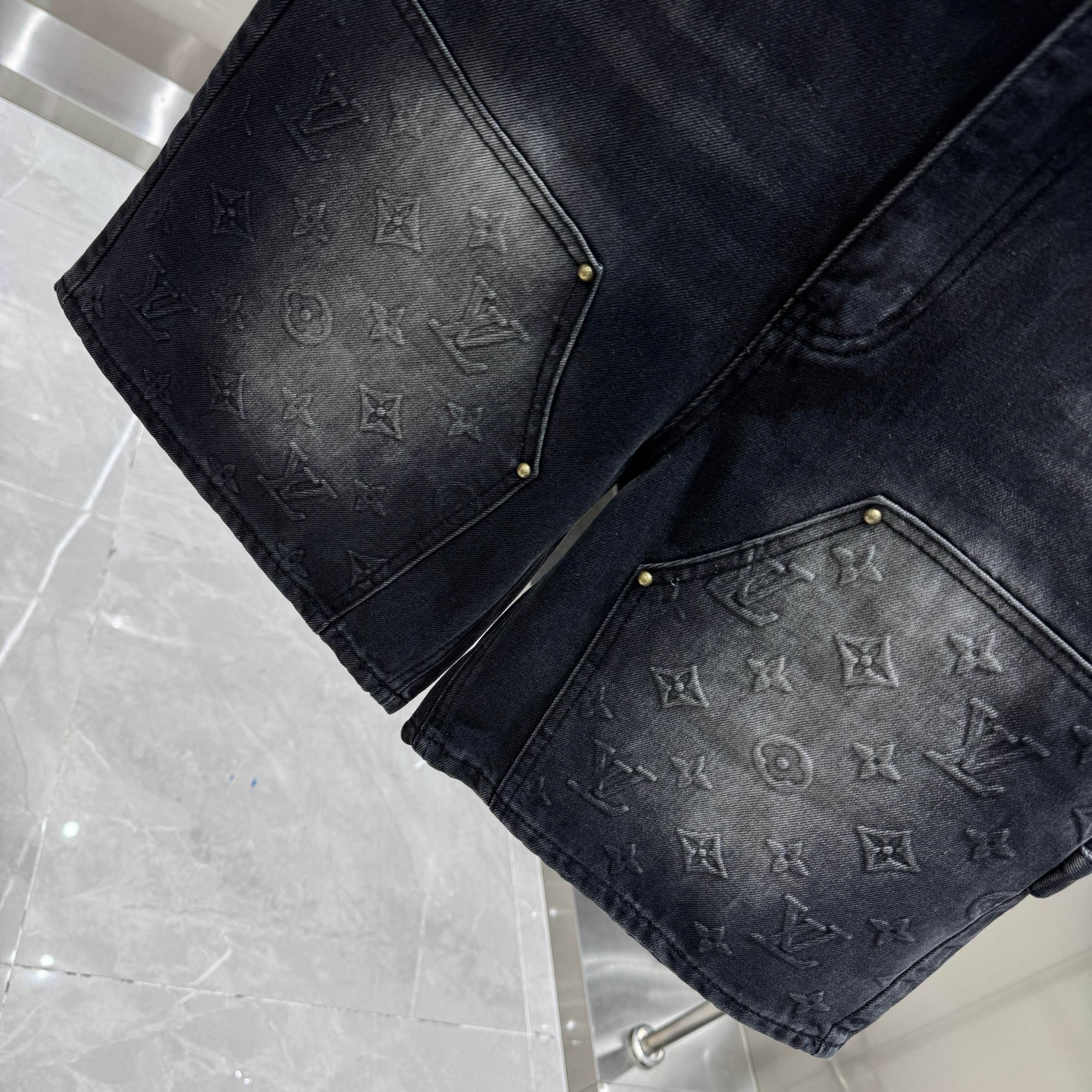 Louis Vuitton LV路易威登白色压花牛仔裤短裤