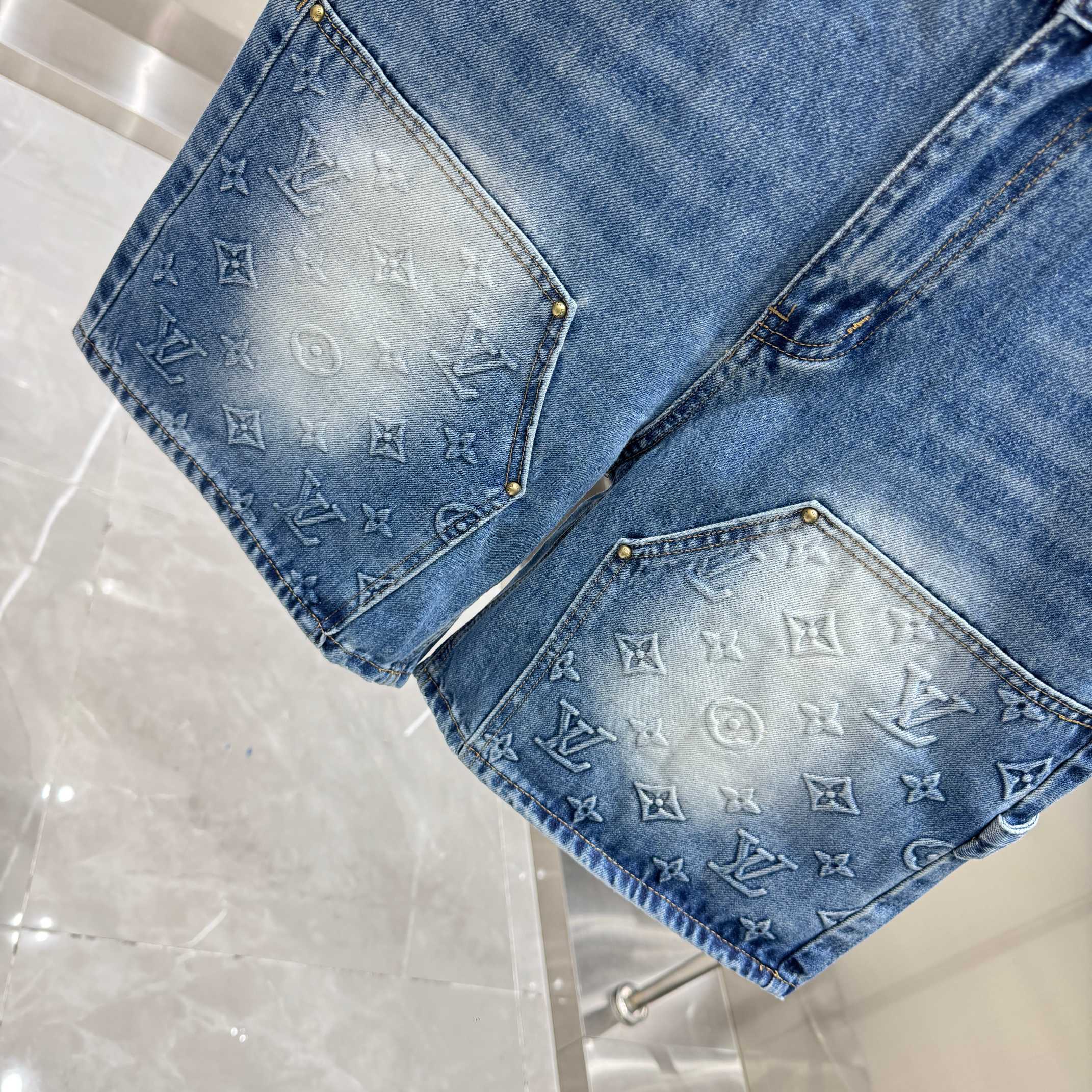 Louis Vuitton LV路易威登白色压花牛仔裤短裤