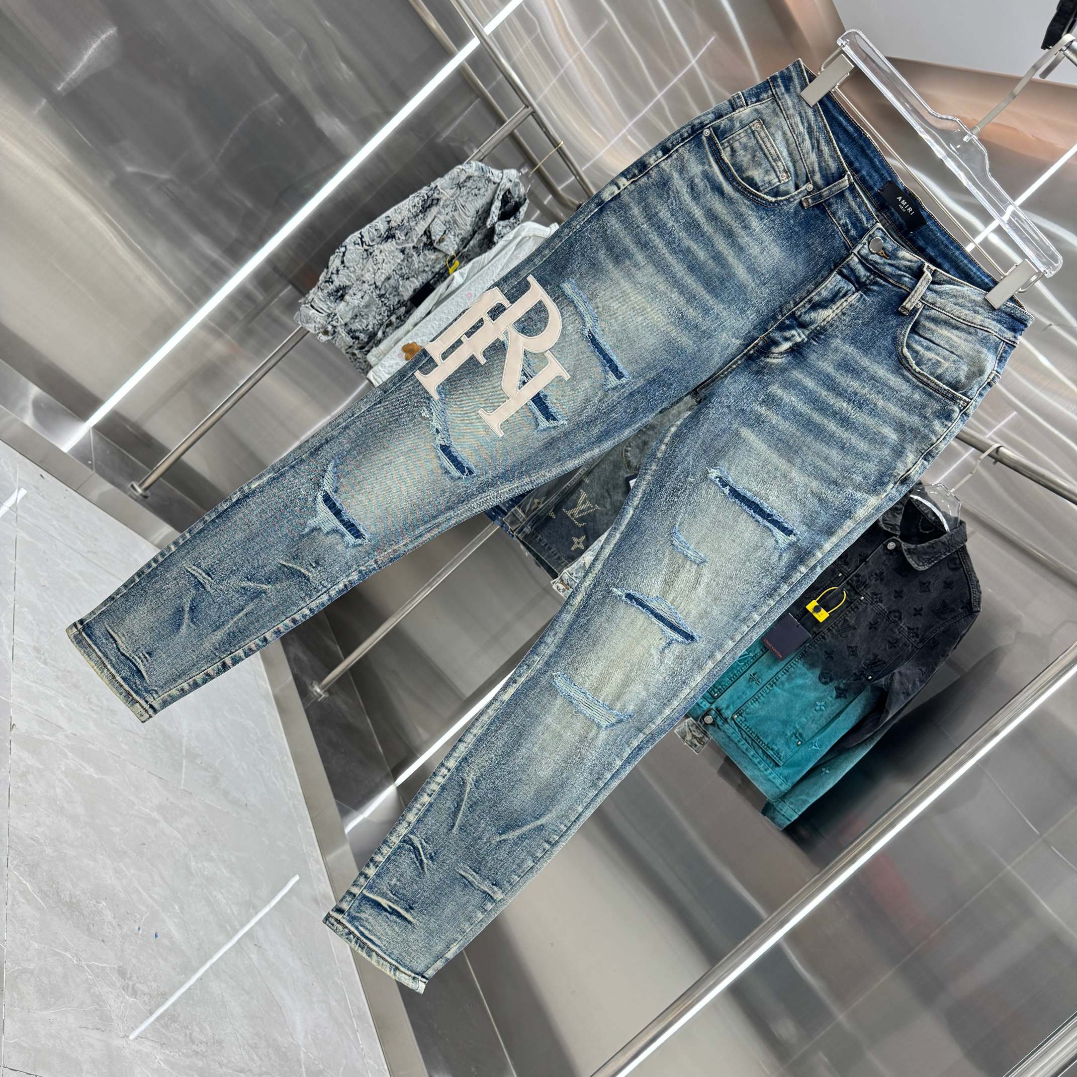 Amiri Amiri 破洞刺绣图案工艺街头潮流修身小脚弹力牛仔裤