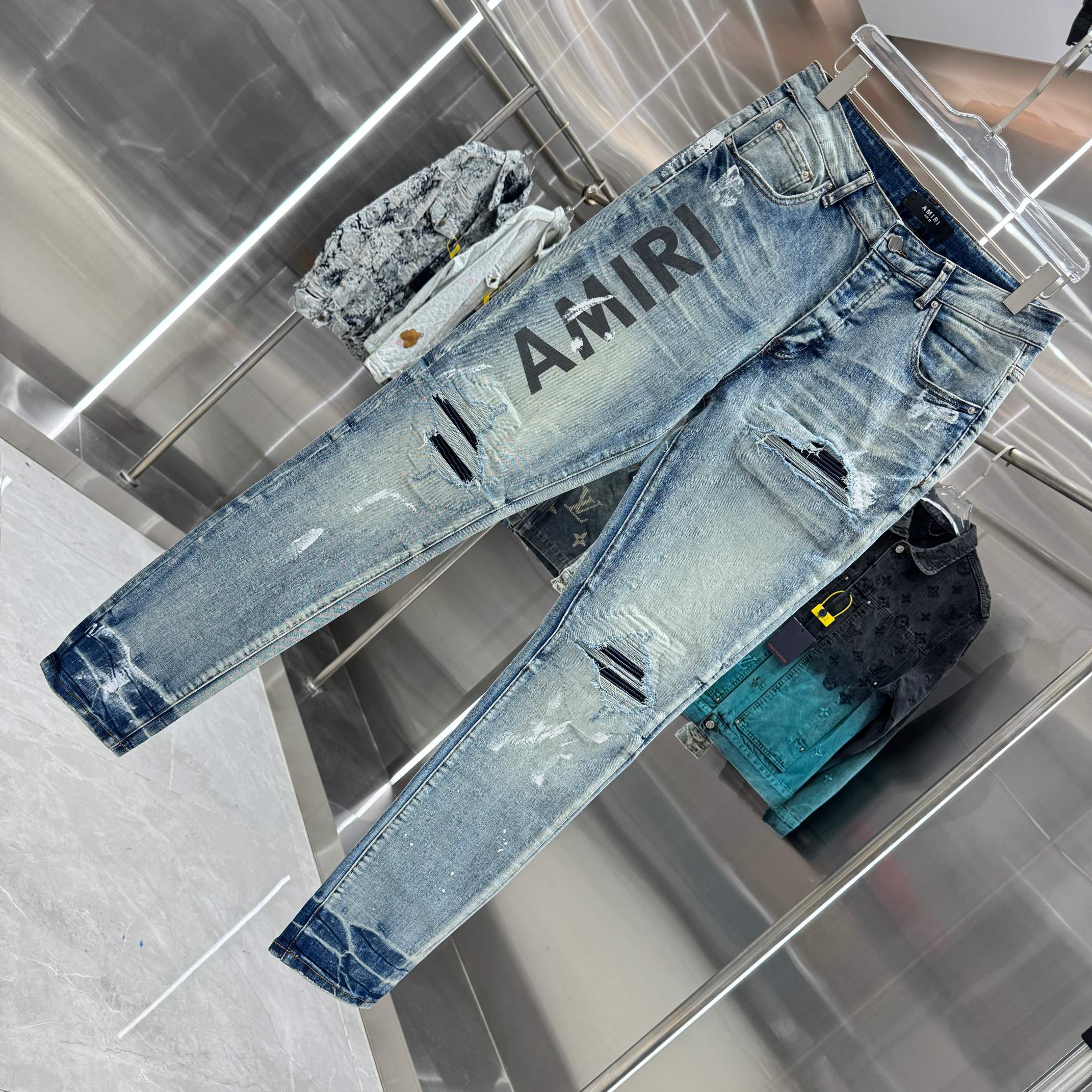 Amiri Amiri 破洞字母工艺街头潮流修身小脚弹力牛仔裤 颜色 蓝色 码数 30 32 34 36 38