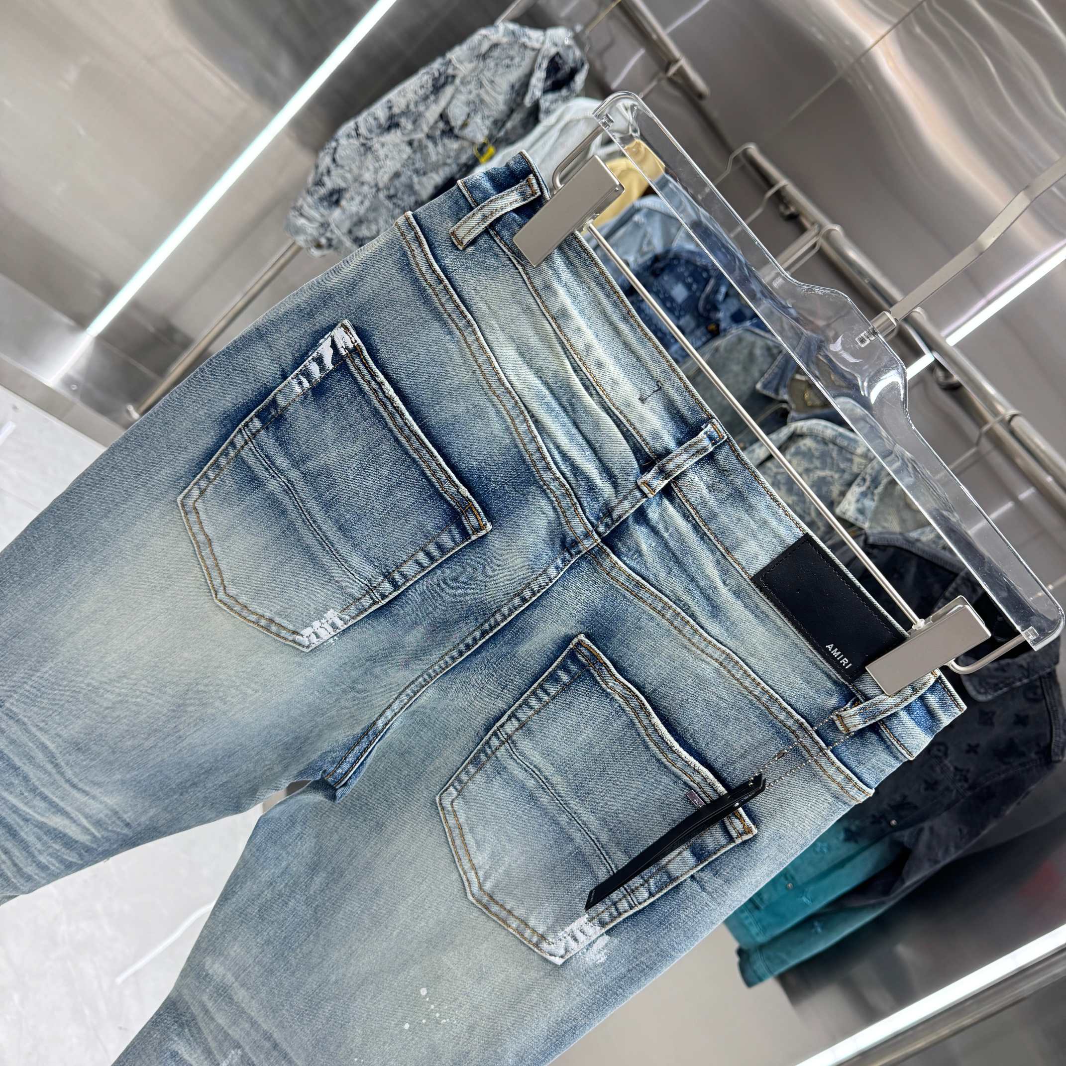 Amiri Amiri 破洞字母工艺街头潮流修身小脚弹力牛仔裤 颜色 蓝色 码数 30 32 34 36 38