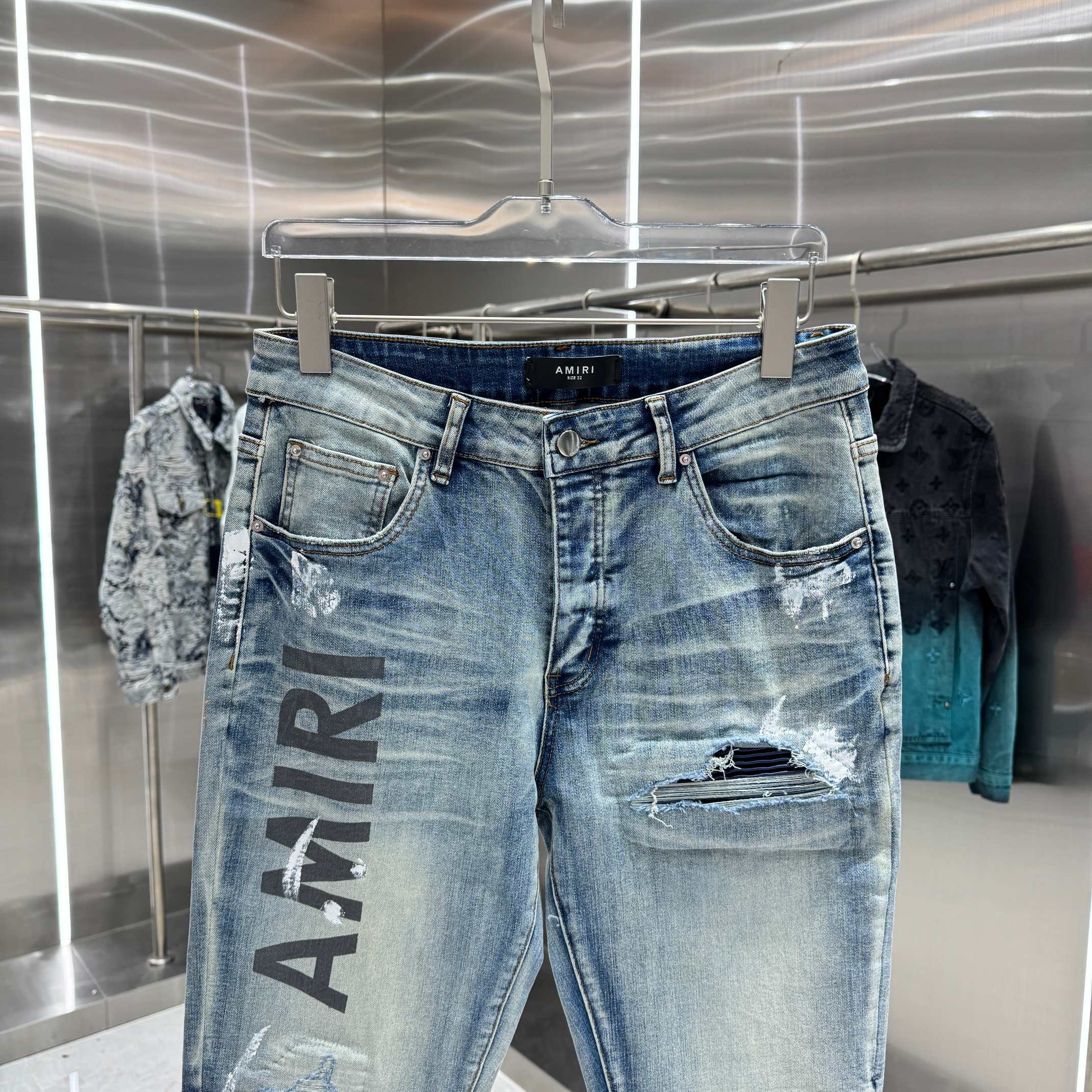 Amiri Amiri 破洞字母工艺街头潮流修身小脚弹力牛仔裤 颜色 蓝色 码数 30 32 34 36 38