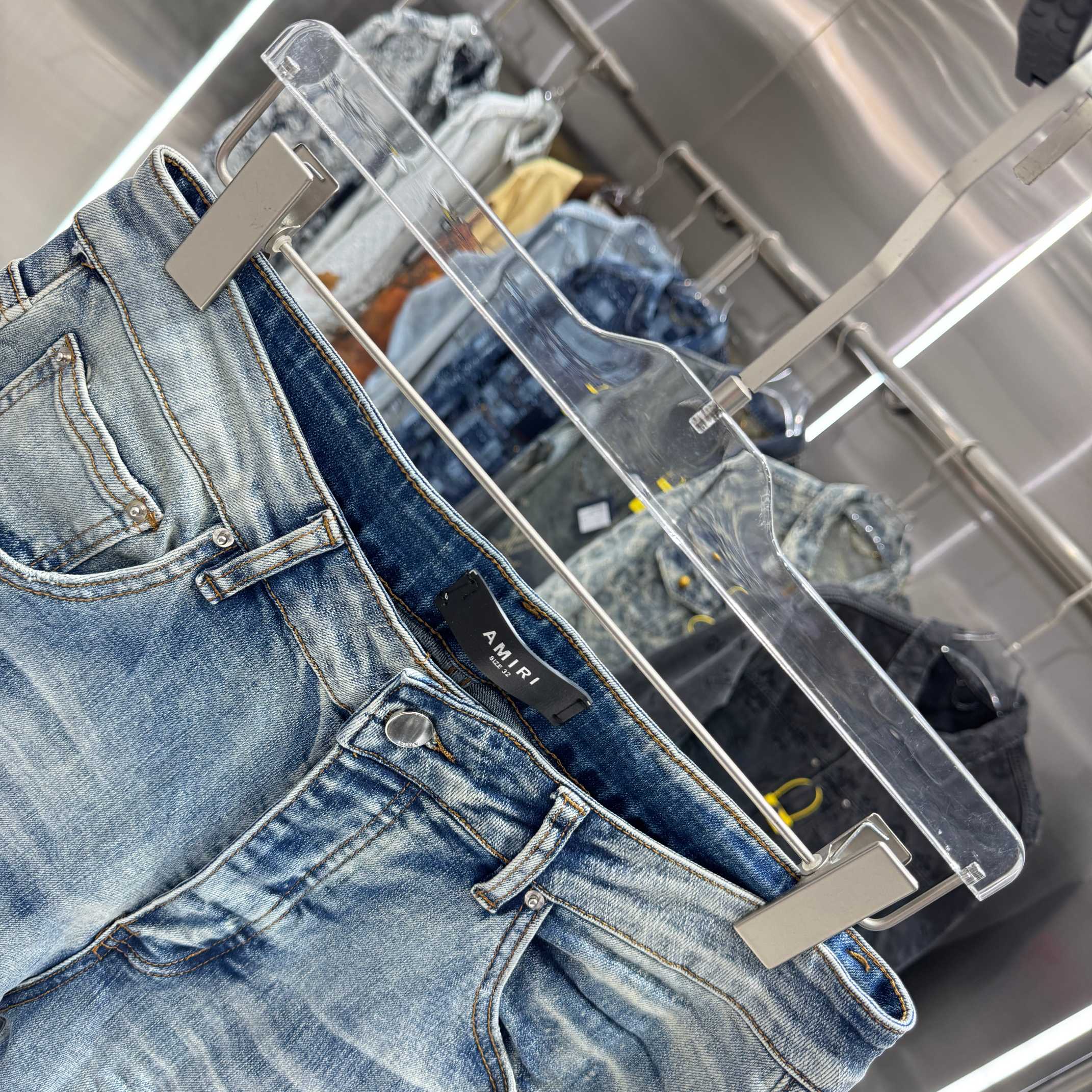 Amiri Amiri 破洞字母工艺街头潮流修身小脚弹力牛仔裤 颜色 蓝色 码数 30 32 34 36 38
