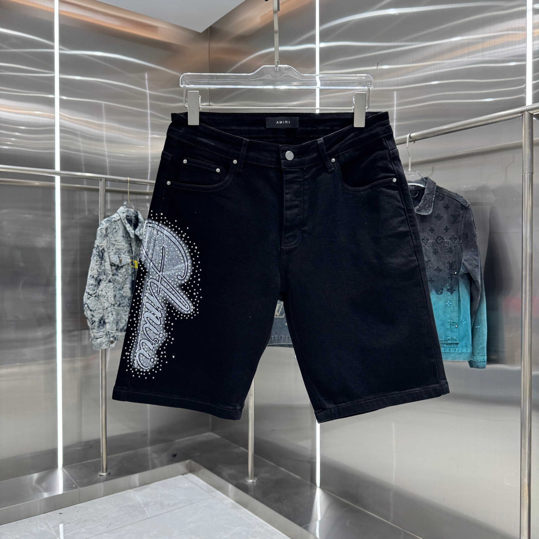 Amiri Amiri 烫钻字母工艺街头潮流牛仔裤短裤 颜色 黑色 码数 30 32 34 36 38