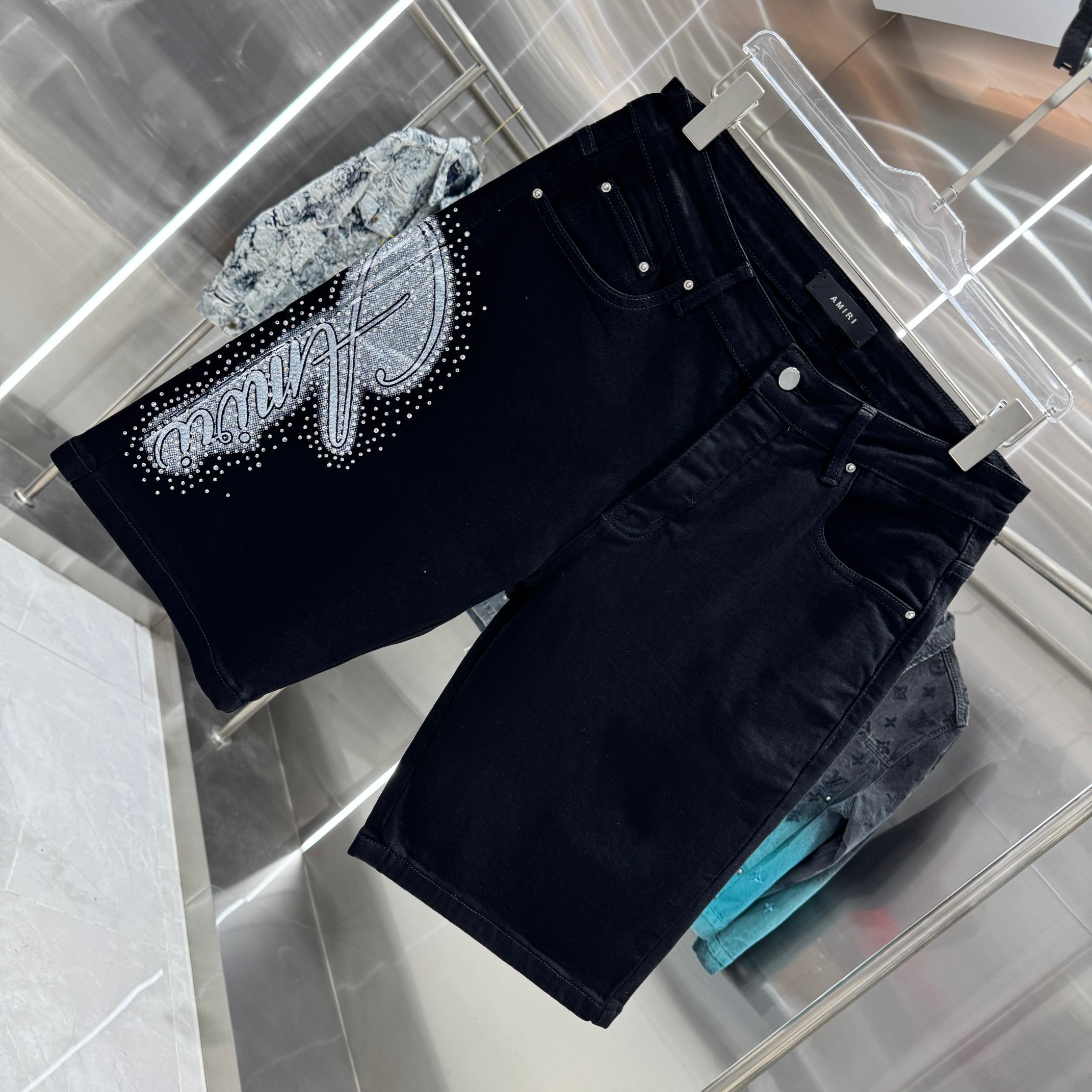 Amiri Amiri 烫钻字母工艺街头潮流牛仔裤短裤 颜色 黑色 码数 30 32 34 36 38