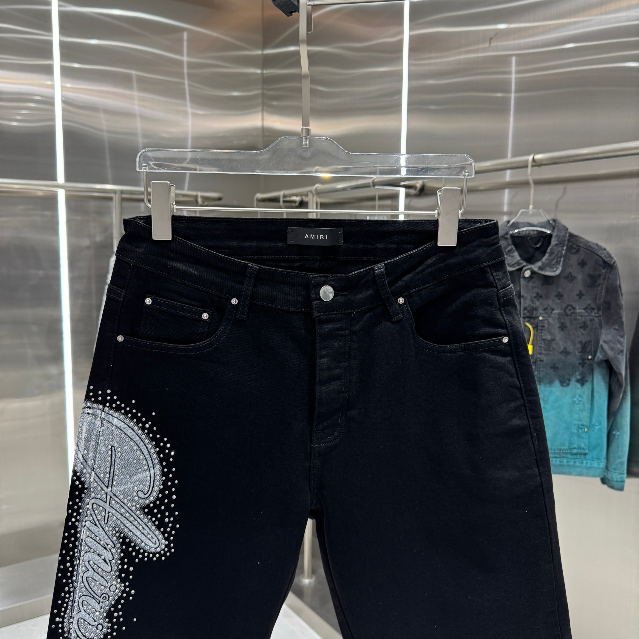 Amiri Amiri 烫钻字母工艺街头潮流牛仔裤短裤 颜色 黑色 码数 30 32 34 36 38