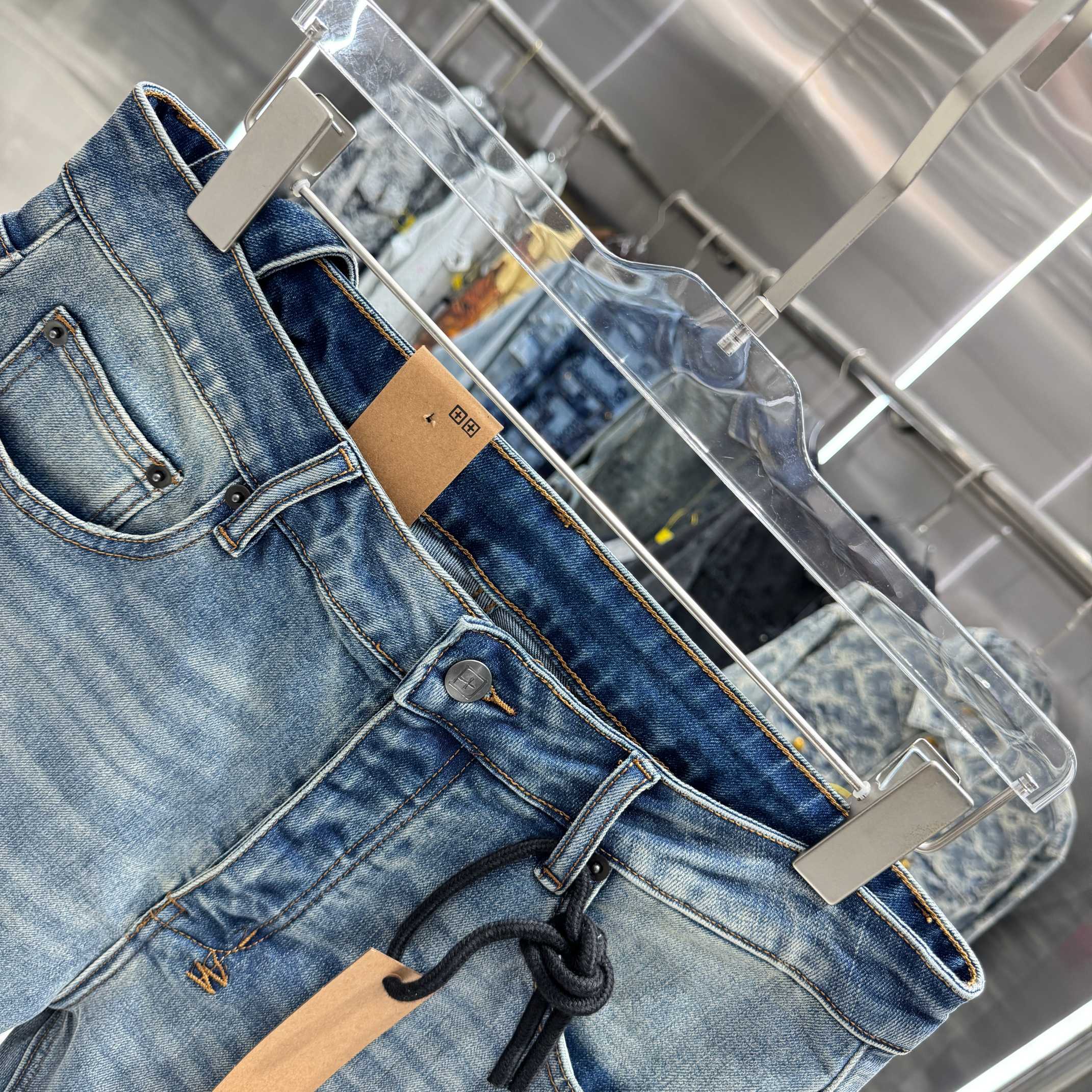 Ksubi Ksubi 澳大利亚 字母直喷工艺街头潮流修身小脚弹力牛仔裤