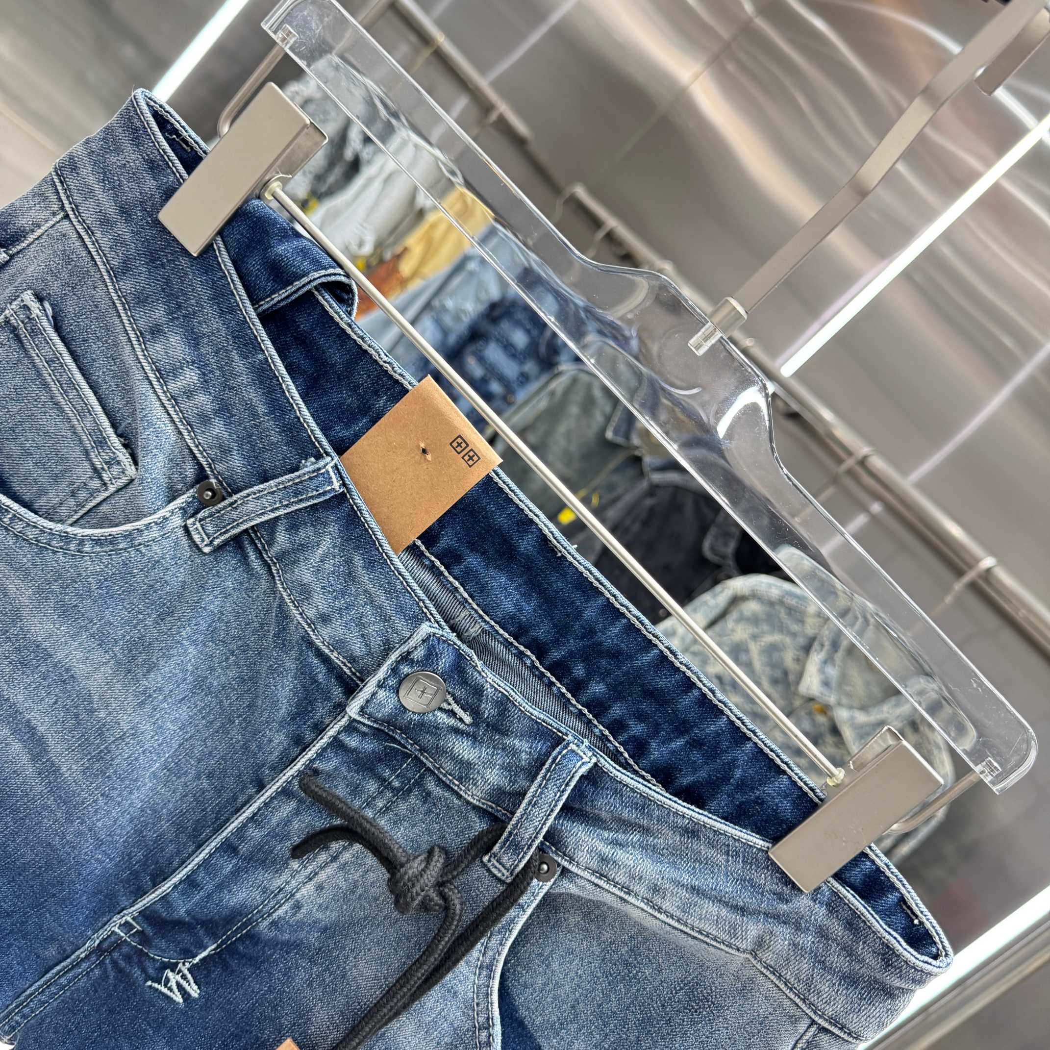 Ksubi Ksubi 澳大利亚 破洞字母工艺街头潮流修身小脚弹力牛仔裤