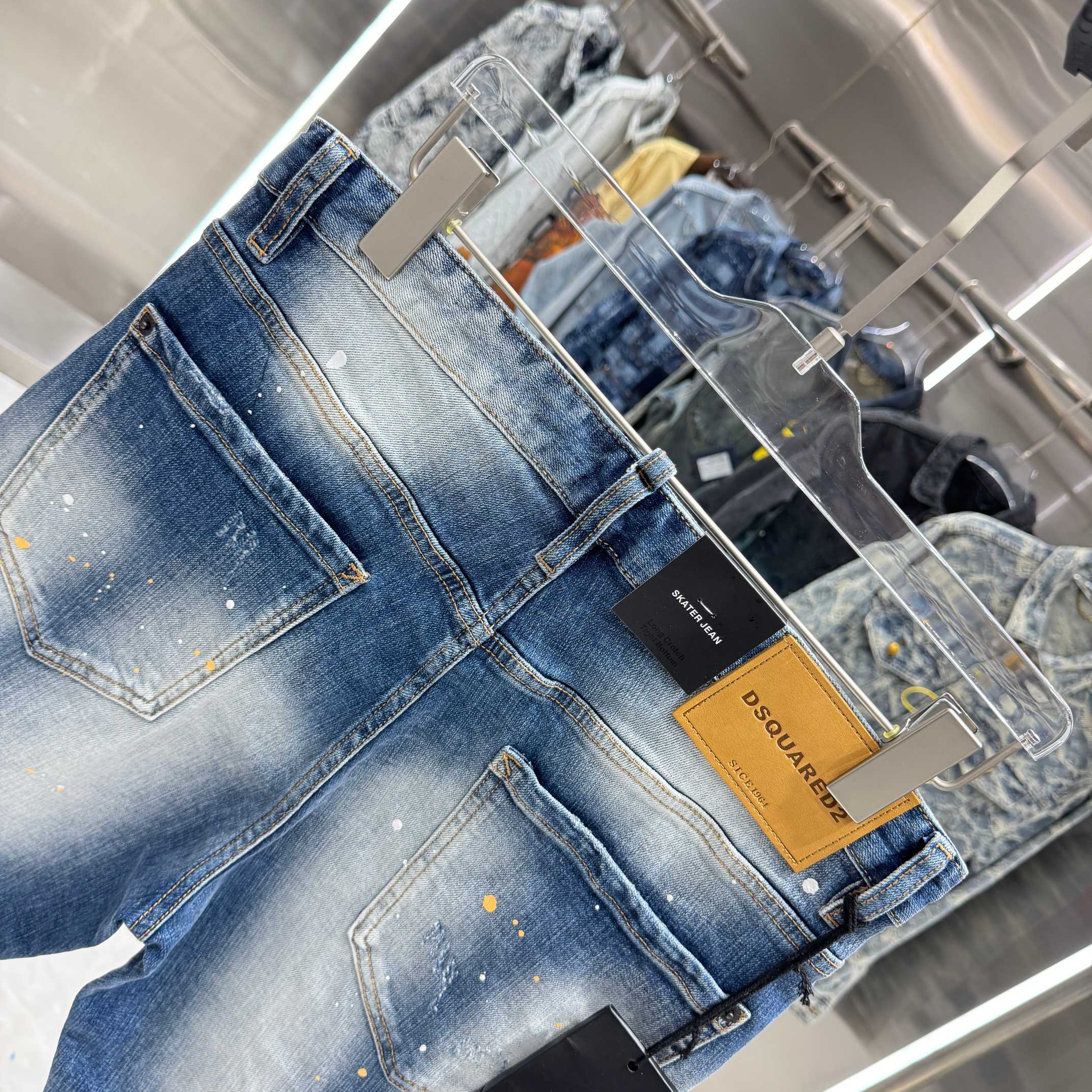 Dsquared2 DSQUARED2 水洗涂鸦破洞水洗工艺街头潮流修身弹力短牛仔裤短裤
