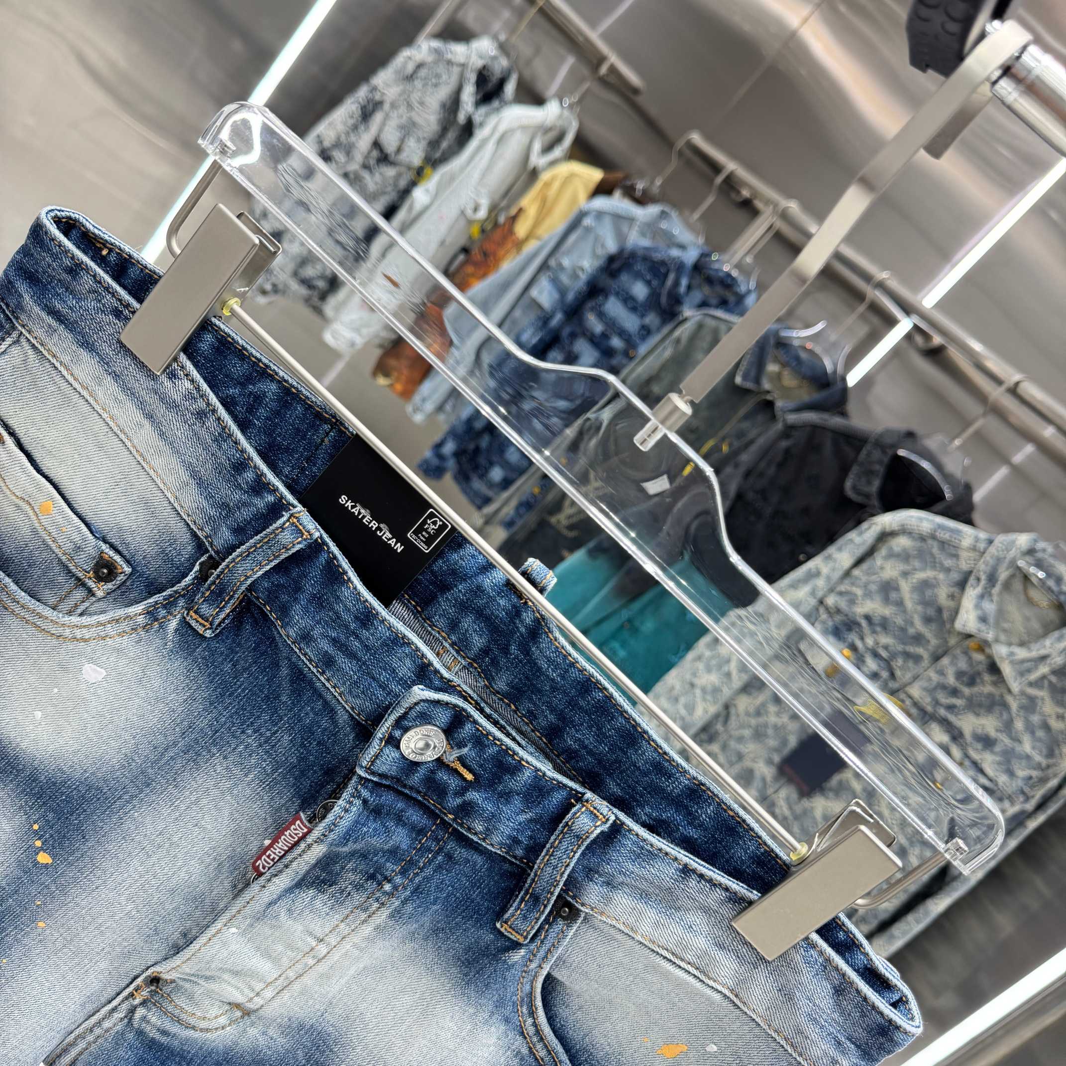 Dsquared2 DSQUARED2 水洗涂鸦破洞水洗工艺街头潮流修身弹力短牛仔裤短裤