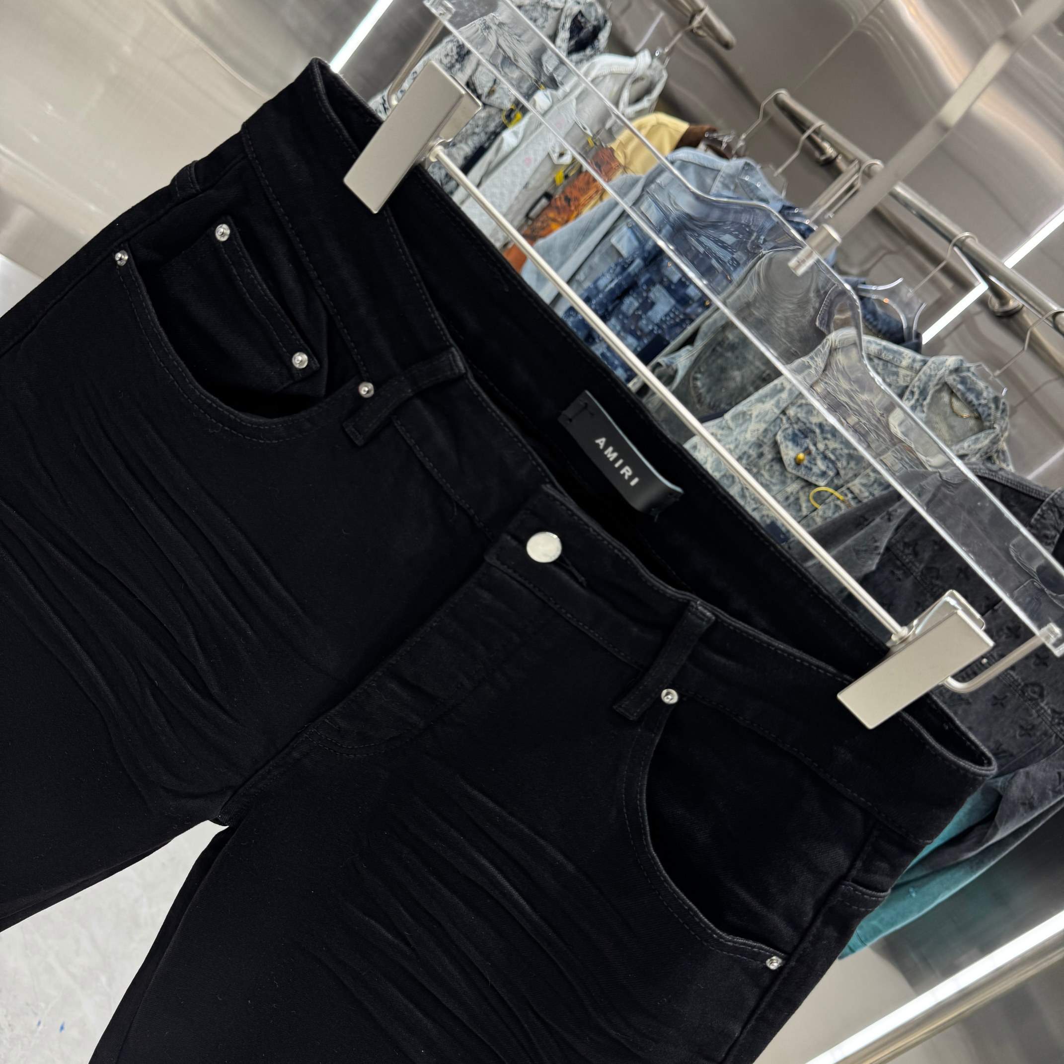 Amiri Amiri 字母刺绣工艺街头潮流牛仔裤短裤 颜色 黑色 码数 30 32 34 36 38