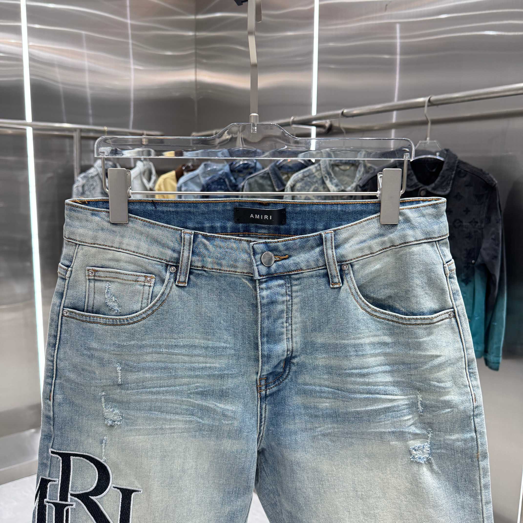 Amiri Amiri 破洞字母刺绣工艺街头潮流牛仔裤短裤 颜色 蓝色 码数 30 32 34 36 38