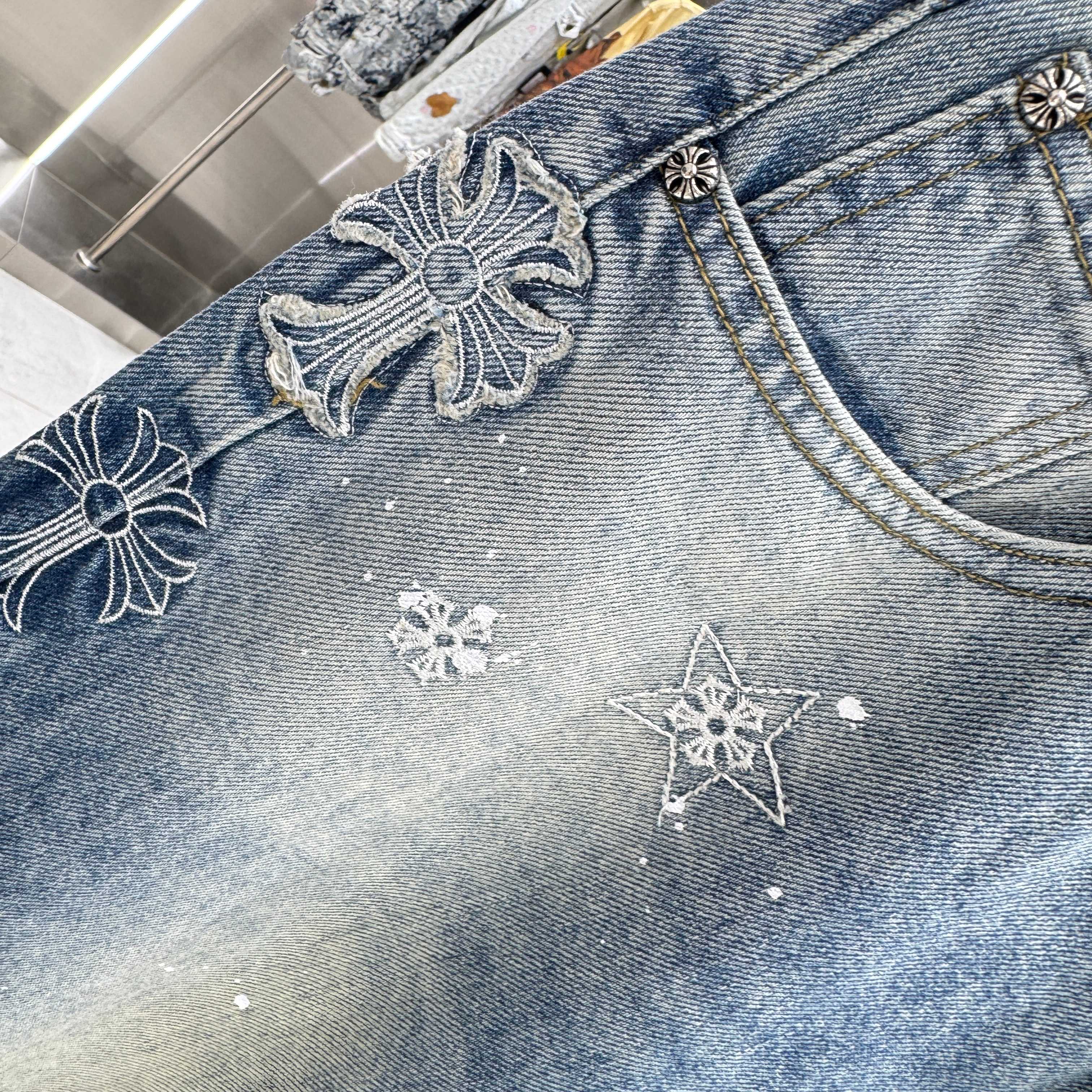 Chrome Hearts 克罗心 CH 重工涂层十字架刺绣牛仔裤面料纱定加密粗左斜纹牛仔布长裤