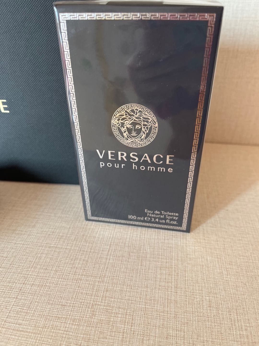 批220💰到付
范思哲同名礼盒香水100ml +试管香水2支（试香味随机）
