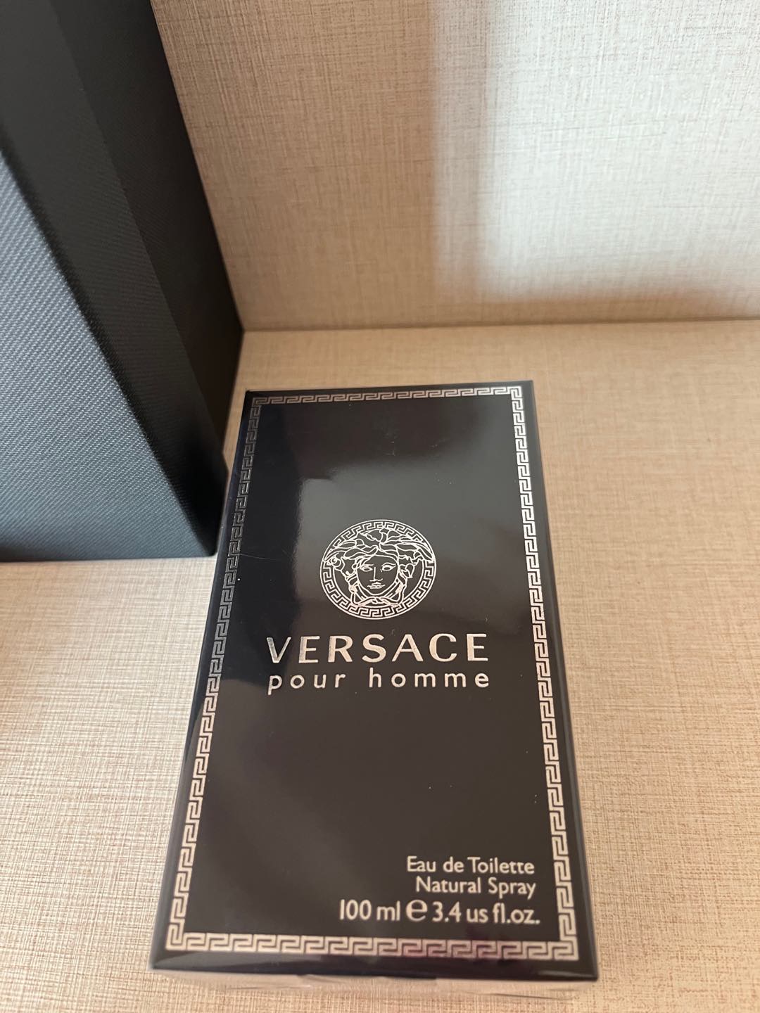 批220💰到付
范思哲同名礼盒香水100ml +试管香水2支（试香味随机）