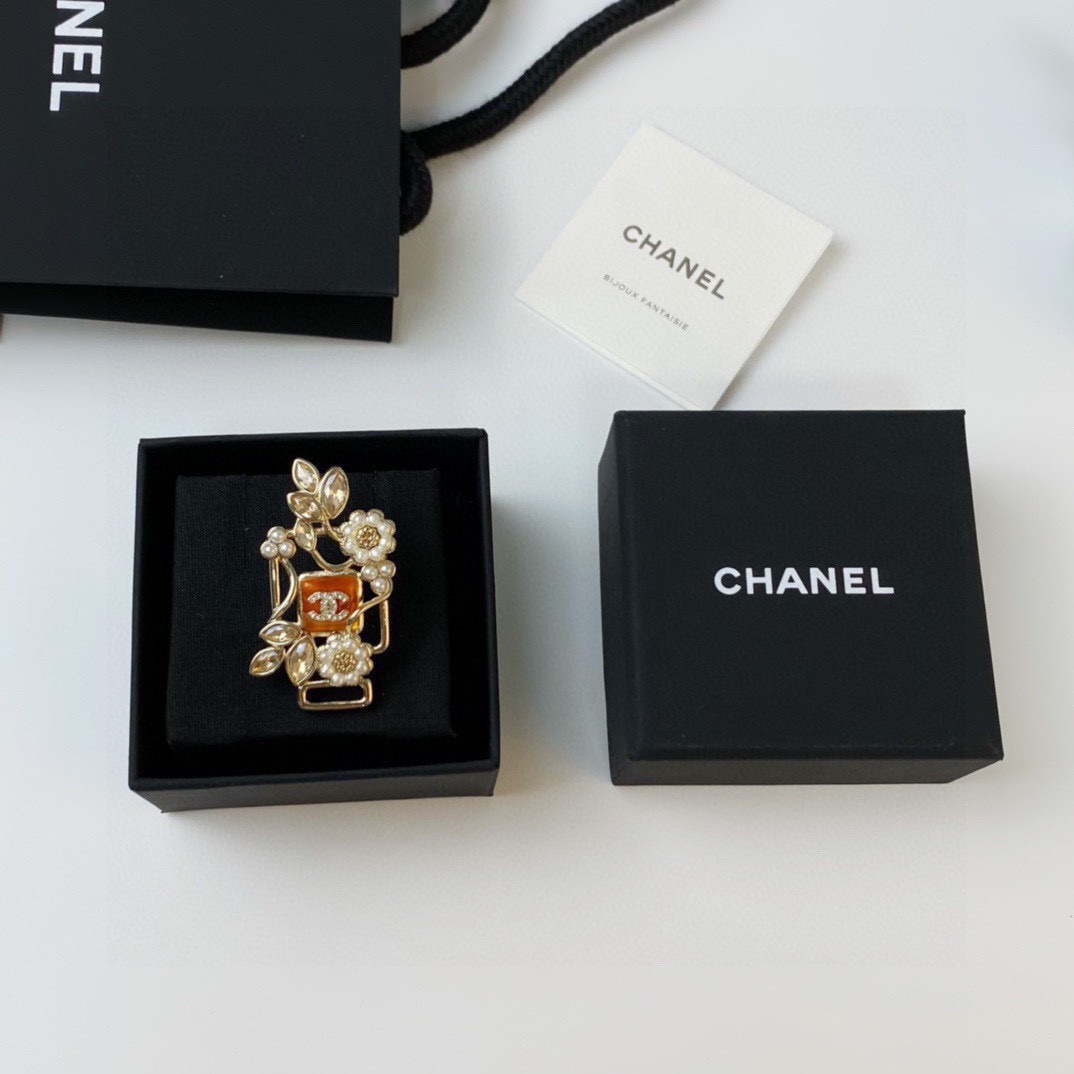 Chanel Parfait
 Bijoux Broche Boucle D’Oreille Or blanc Blanc La chaîne