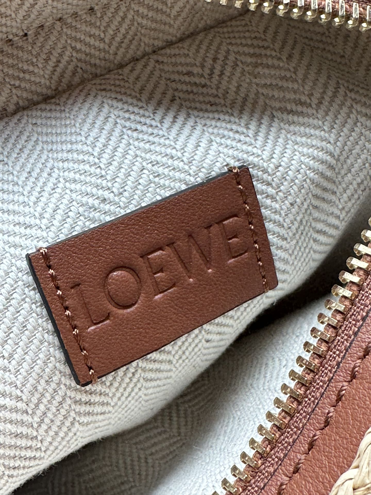 Roger Vivier Pochette Handbag包 9