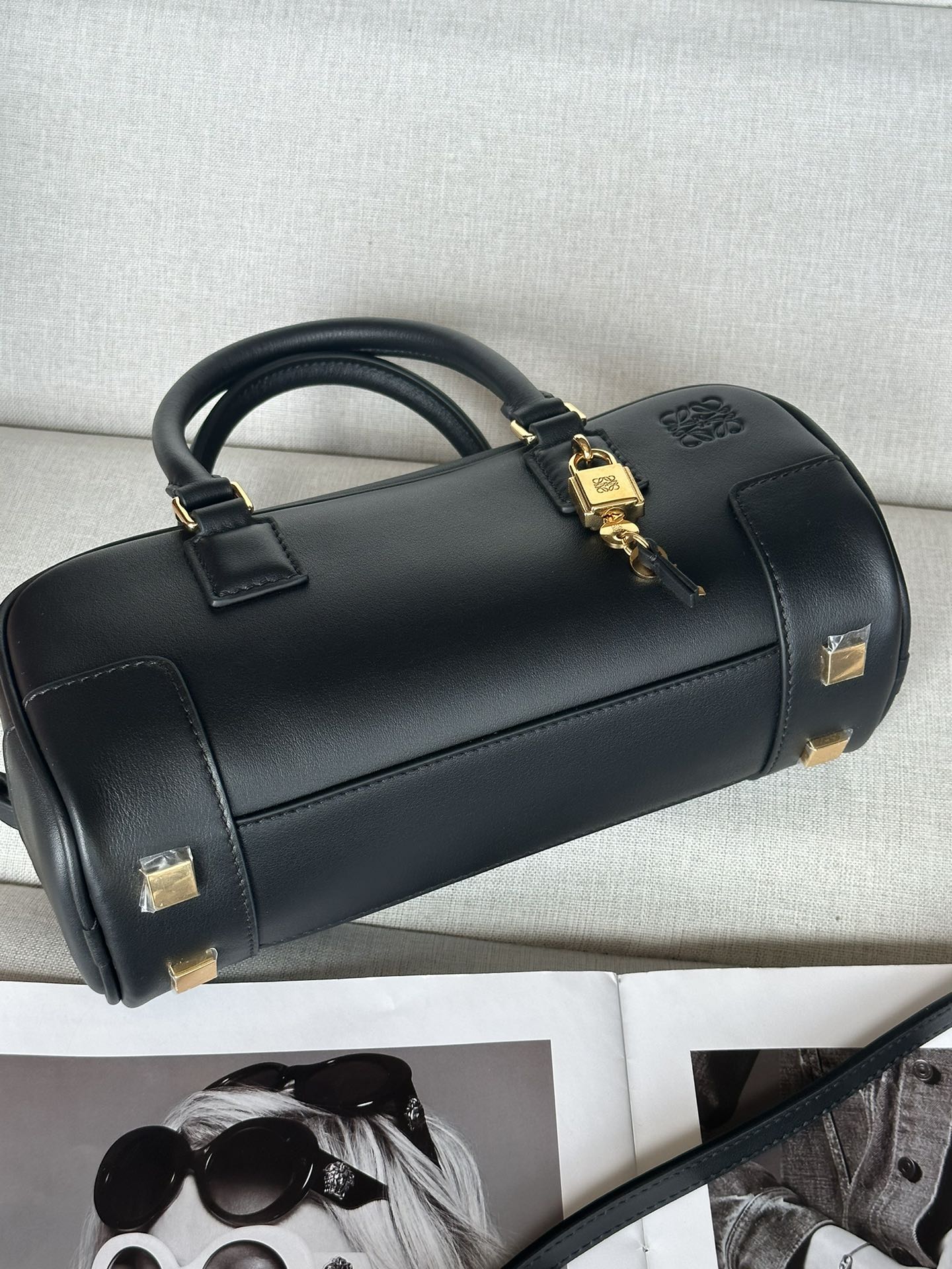 Loewe Amazona 23 Nappa Leather Handbag, Iconic Design & Exquisite Details 7 i1730096689 3331 6