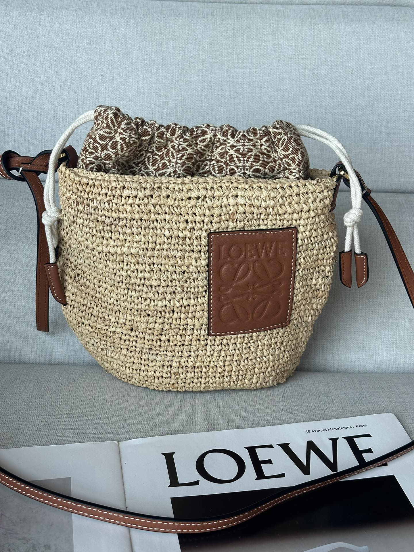 （罗意威）💕新款拉菲草和牛皮革 Pochette 手袋 拉菲草材...