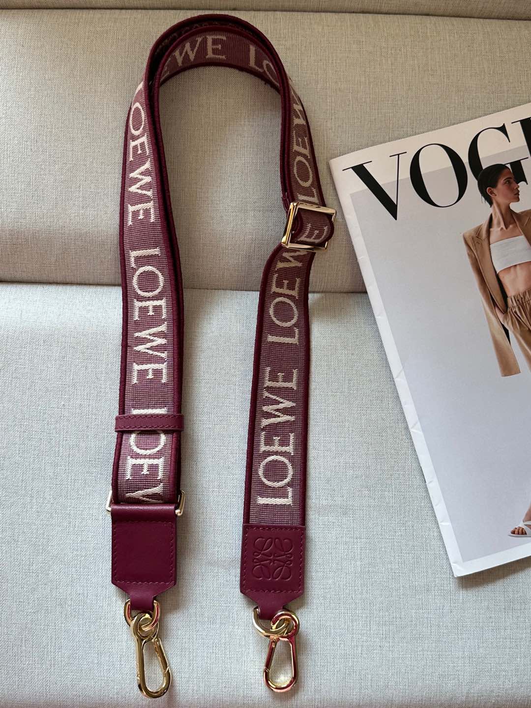 NO:186585,Anagram jacquard double-sided embroidered shoulder strap No.1667c spot Crimson new product shoulder strap length - 40mm (adjustment length), super grade Loewe, loewe19860909Anagram 提花双面刺绣肩带 No.1667c 现货 緋紅新品 肩带长度-40mm（调节长度）,特级罗意威,loewe,Bag