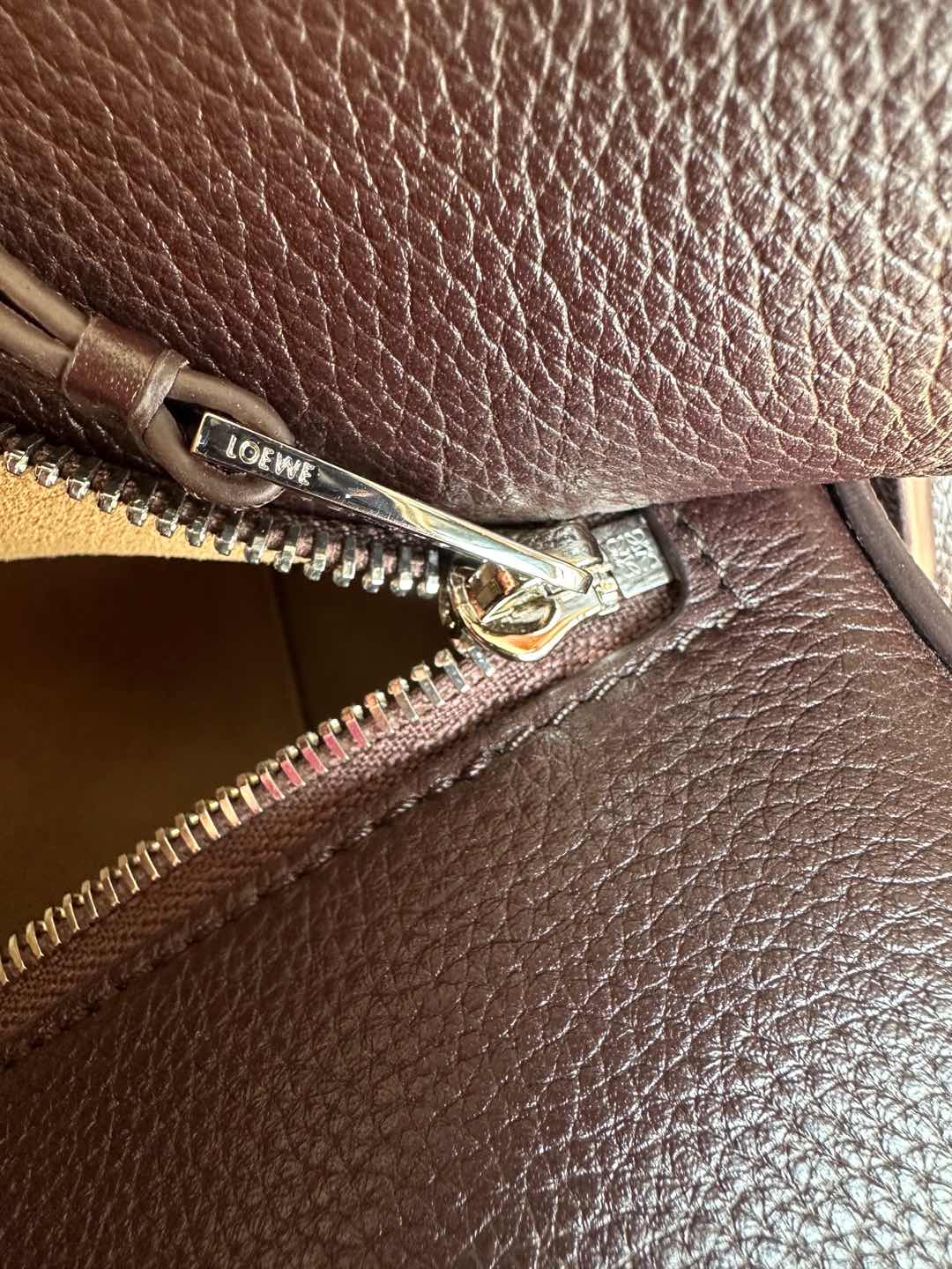 Loewe Large Puzzle Bag in Deer Leather - Versatile Shoulder & Crossbody Bag 10 i1736144134046 9494 0 8