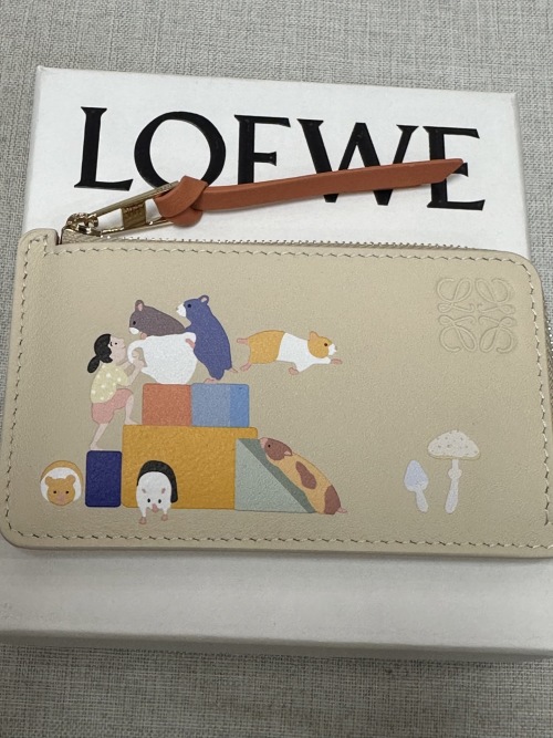 LOEWE Limited Edition Card Holder with Playful Hamster Design - Stylish & Durable 1 LOEWE Limited Edition Card Holder with Playful Hamster Design - Stylish & Durable