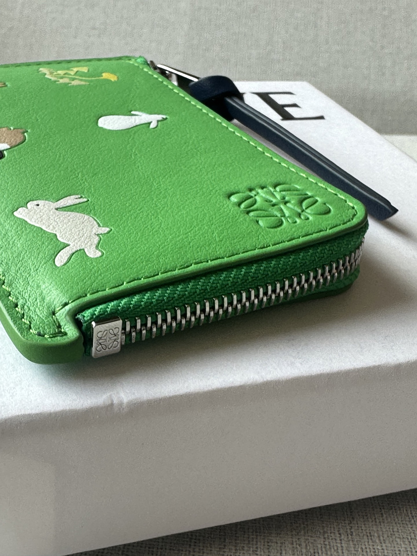 LOEWE Limited Edition Green Rabbit Card Holder - Embedded Design 5 i1749365222587 6346 0 5