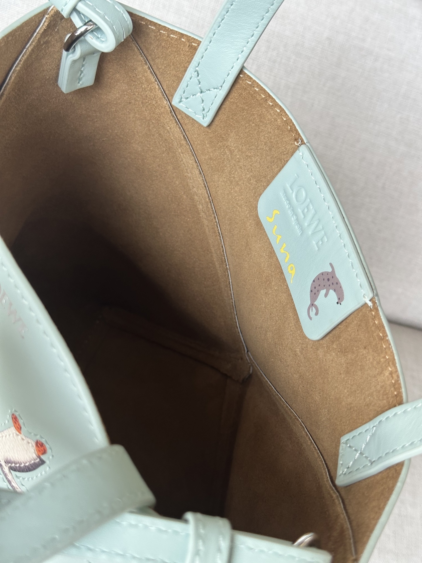 LOEWE Puzzle Fold Mini Tote Bag in Glossy Leather with Penguin Embroidery 8 i1749973911706 3480 0 7