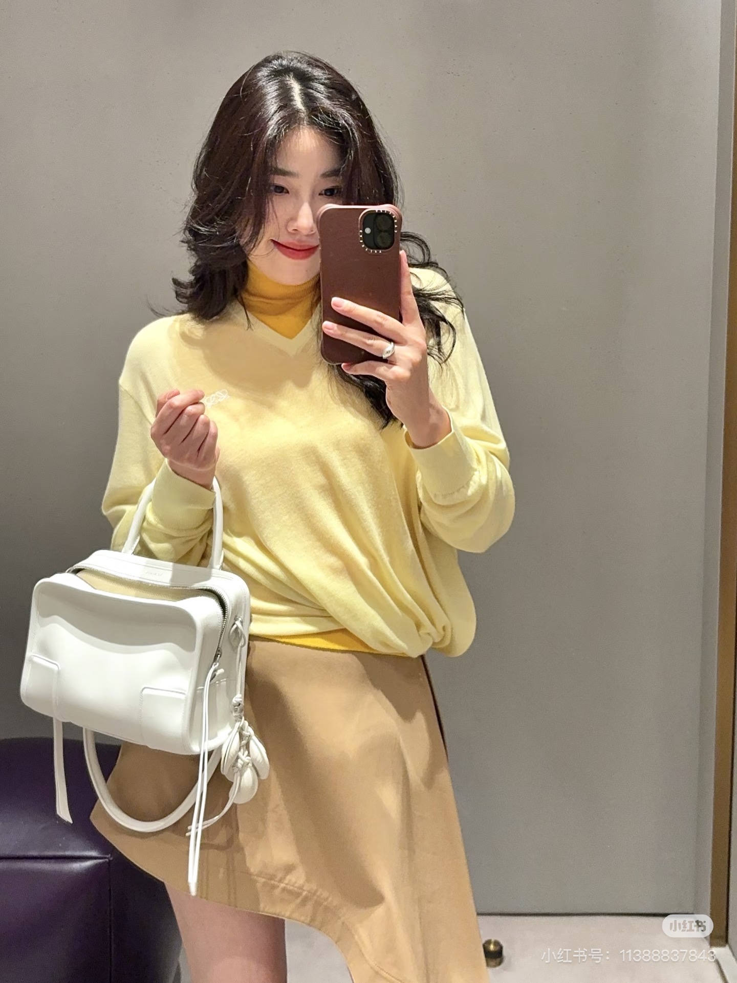 NO:763457,Amazona!  If you can only have one white bag in this life, small model size 24-22-9, you will definitely choose this one without any hesitation!  wow Super clean milky white. Loewe’s most popular one this year is none other than Amazon, loewe19860909Amazona！如果这辈子只能有一只白色包小号 型号 尺寸24-22-9 绝对义无反顾选这只！ wow 超级干净的奶白色 罗意威今年最出圈的非Amazona莫属,,loewe,Bag