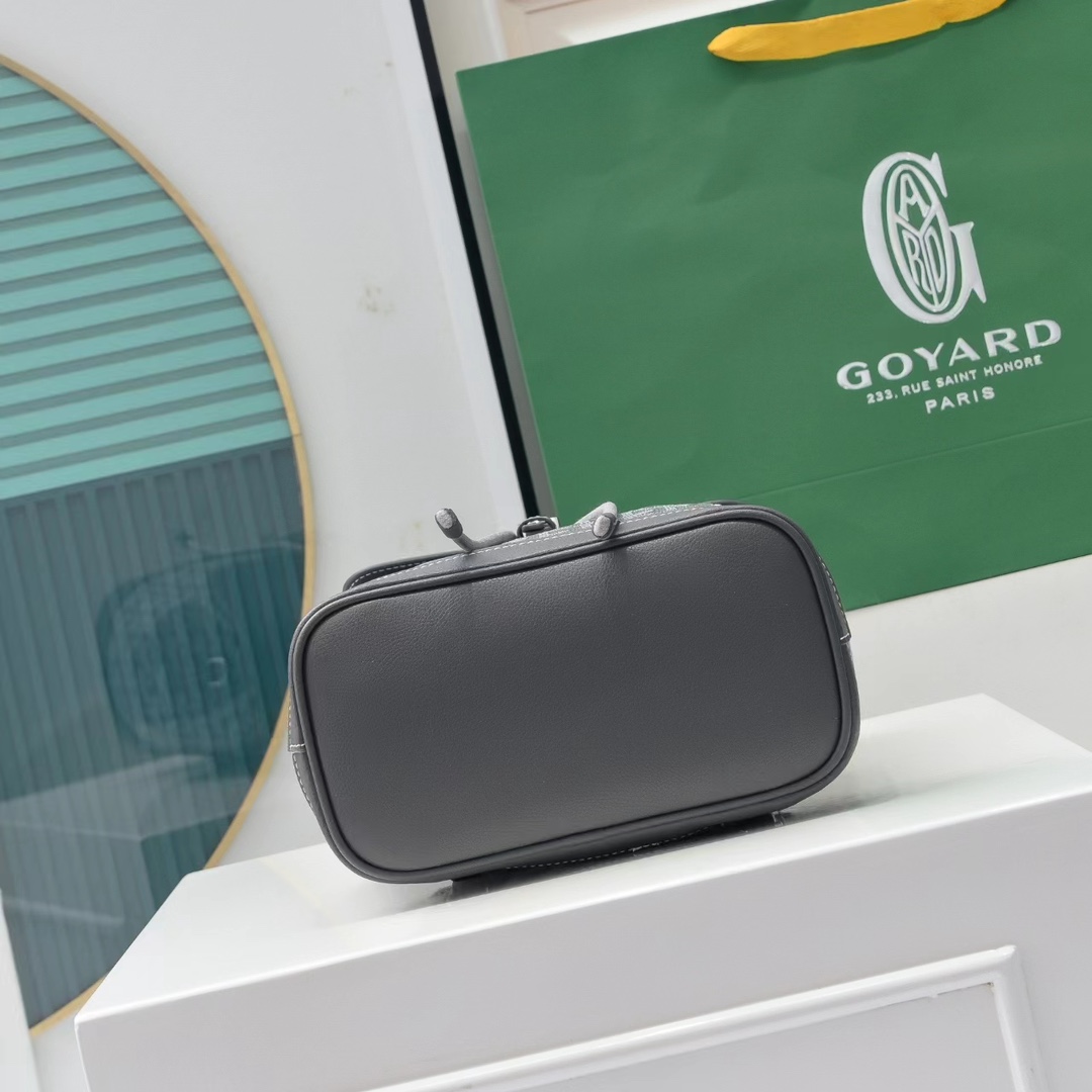 Goyald/戈雅Alpine mini 双肩包老花满印牛皮 背包  书包。单肩斜挎女包，多种背法[勾引][色]适合各种出行，方便实用。尺寸22*12*24cm