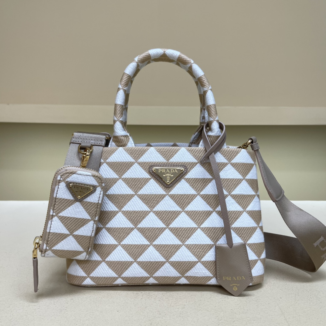 Prada original factory releases "Million Needle Embroidery Craft Pear Blossom Bag"