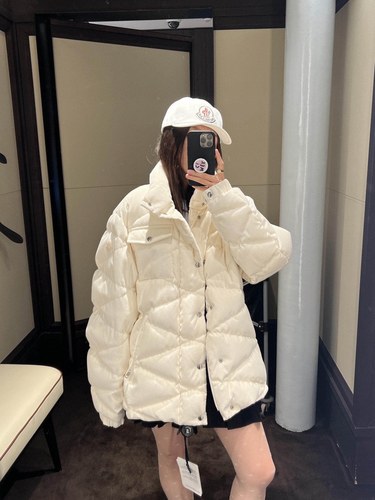 NO:296032,Mon*ler 24fW autumn and winter new corduroy stand-alone down jacket jacket | Exclusive yb development!  High-end production!  The original custom corduroy fabric has a great texture, full of youth, it is so high-end and beautiful, it is age-reducing and handsome girlish style, the H-style casual matching is super fashionable, the national standard 90 white goose down, lightweight, warm and comfortable, the same style as men and women, on-site S/M/L,, jackets & coats, down jacket, alexander wang19860909批 Mon*ler 24fW秋冬新款 灯芯绒立领羽绒服外套丨独家yb开发！高版出品！原版定制灯芯绒面料质感超赞 青春感拉满 实在太高级又好看啦 减龄帅气少女风 H版型随性搭配超时髦 国标90白鹅绒填充 轻盈保暖又舒适 男女同款 现货发售S/M/L,,jackets & coats,down jacket,alexander wang,Women's clothing