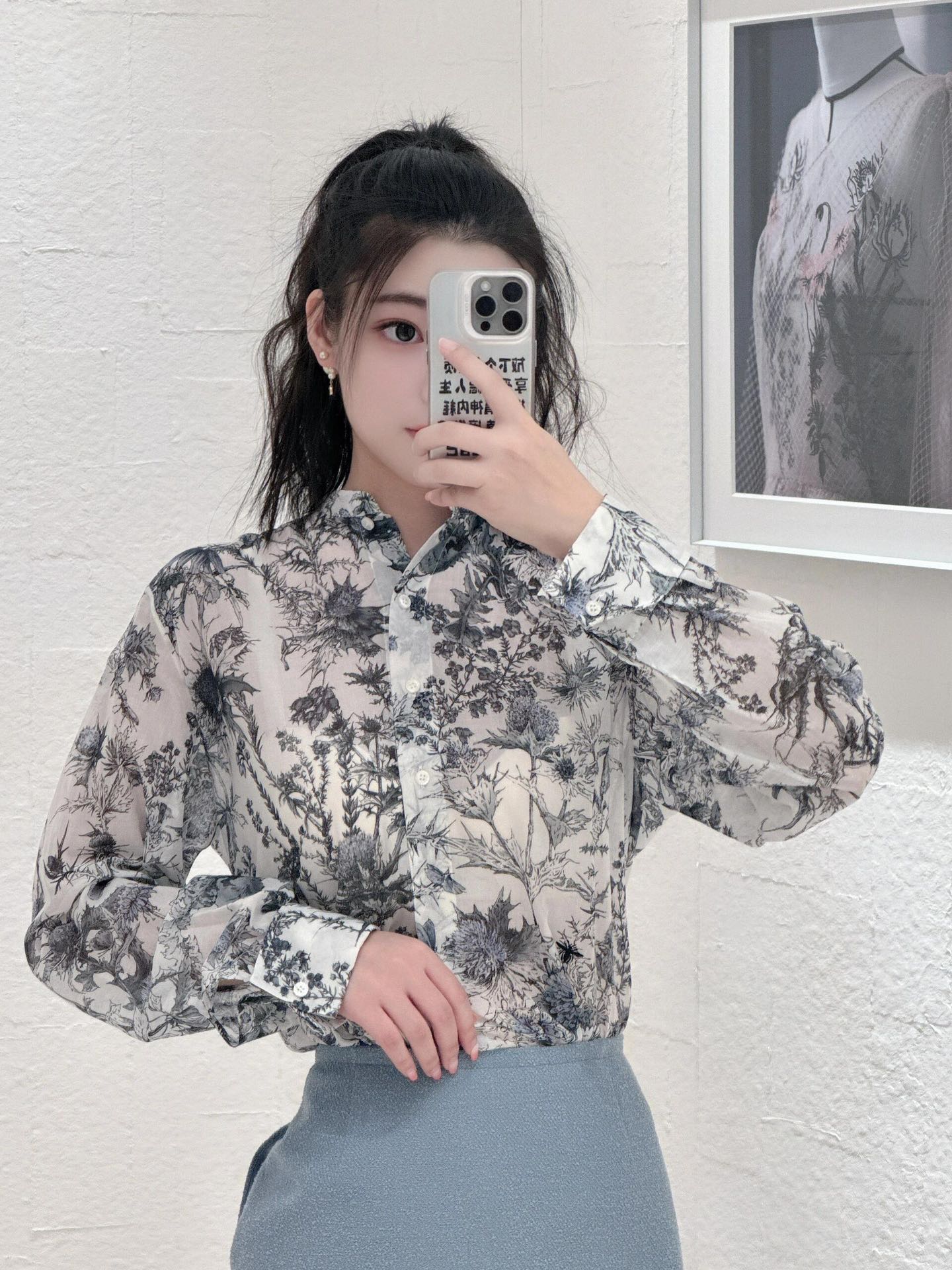 NO:307098,Batch Dio* 25Ss early spring new style, small stand collar floral print short front and long back shirt丨Exclusive high-end production!  The fabric is light and comfortable. The classic front and long slit design are romantic, elegant and charming. The upper body looks slim and tall!  The quality of workmanship depends on the details!  S/M/L, dior,shirts,alexander wang19860909批 Dio* 25Ss早春新款 小立领花卉印花前短后长衬衫丨独家高版出品！面料材质轻盈舒适.经典前短后长开叉设计浪漫气质优雅迷人.上身显瘦又高挑！做工品质看细节！现货发售S/M/L,,dior,shirts,alexander wang,Women's clothing