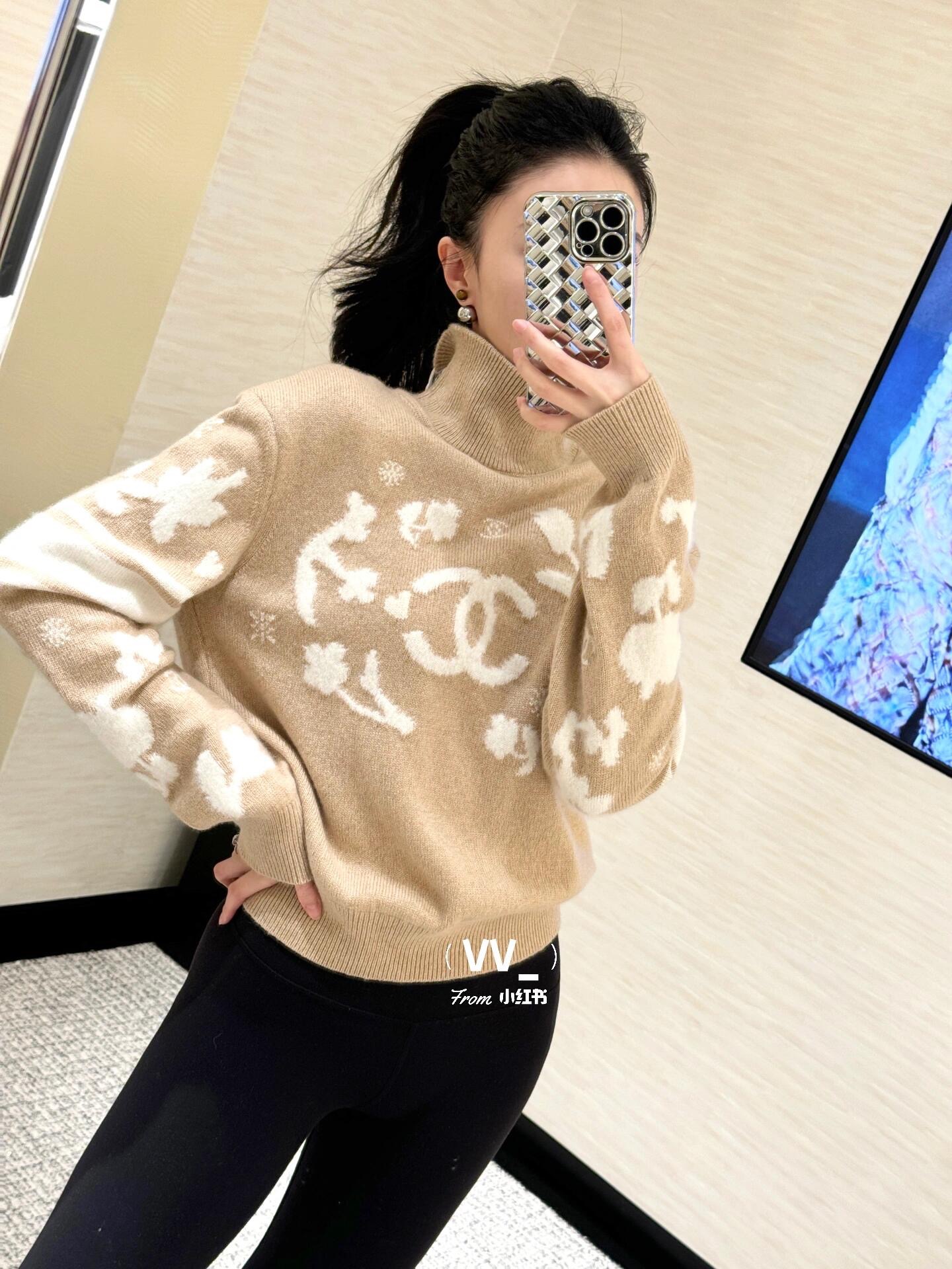 NO:315617,Crack Chane* 24N autumn and winter new style ski turtleneck knitted sweater丨Exclusive yb development!  High-end production!  Customized YB imported wool material, comfortable and soft texture, exquisite contrasting jacquard, texture and texture, elegant temperament, double C small accessories at the bottom corner, overall elegant and small details, regular turtleneck sweater cut, slim and fit on the upper body, full temperament, S/M/L, chanel, sweaters, alexander wang19860909批Chane* 24N秋冬新款 滑雪高领针织毛衣丨独家yb开发！高版出品！定制YB进口羊毛材质 质感舒适柔软 精致撞色提花 肌理纹路呈现 成衣气质高雅 下角双C小配件 整体优雅有小细节 常规高领毛衣剪裁 上身显瘦合身 气质十足 现货发售S/M/L,,chanel,sweaters,alexander wang,Women's clothing